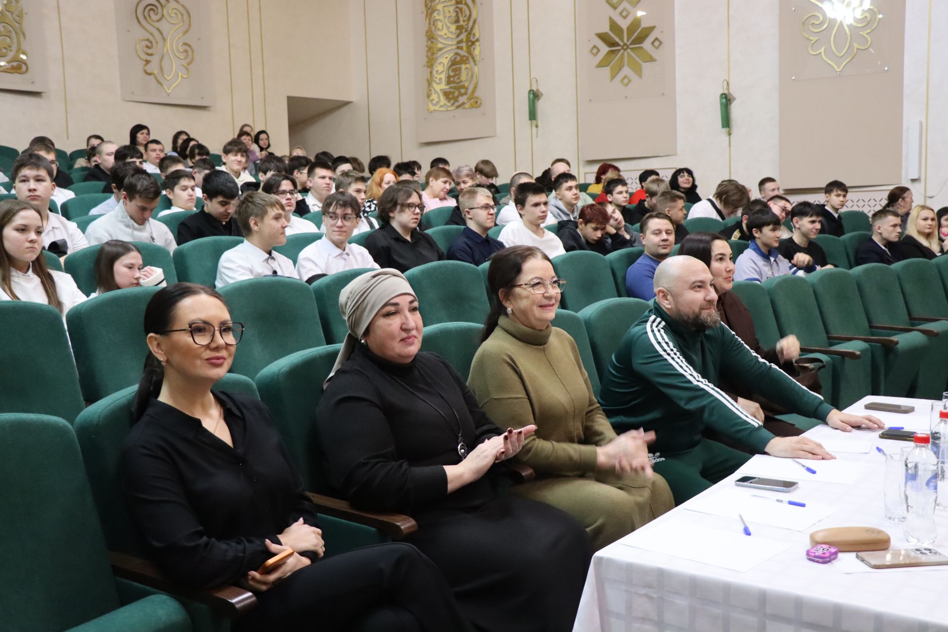 В Нурлате прошел отборочный тур межрегиональной татарской лиги КВН «Әйдә, ШаяРТ»