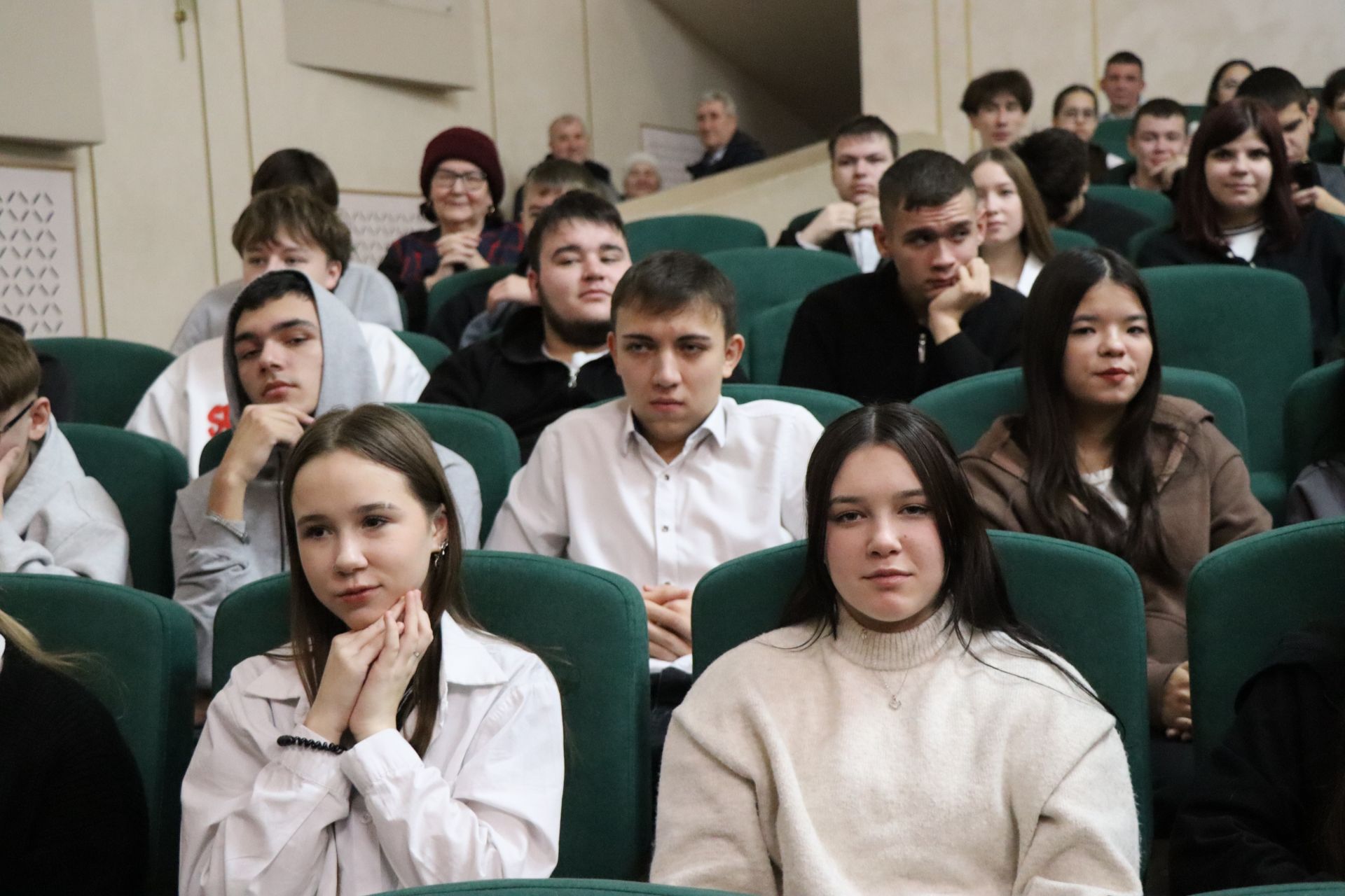 В Нурлате прошел отборочный тур межрегиональной татарской лиги КВН «Әйдә, ШаяРТ»