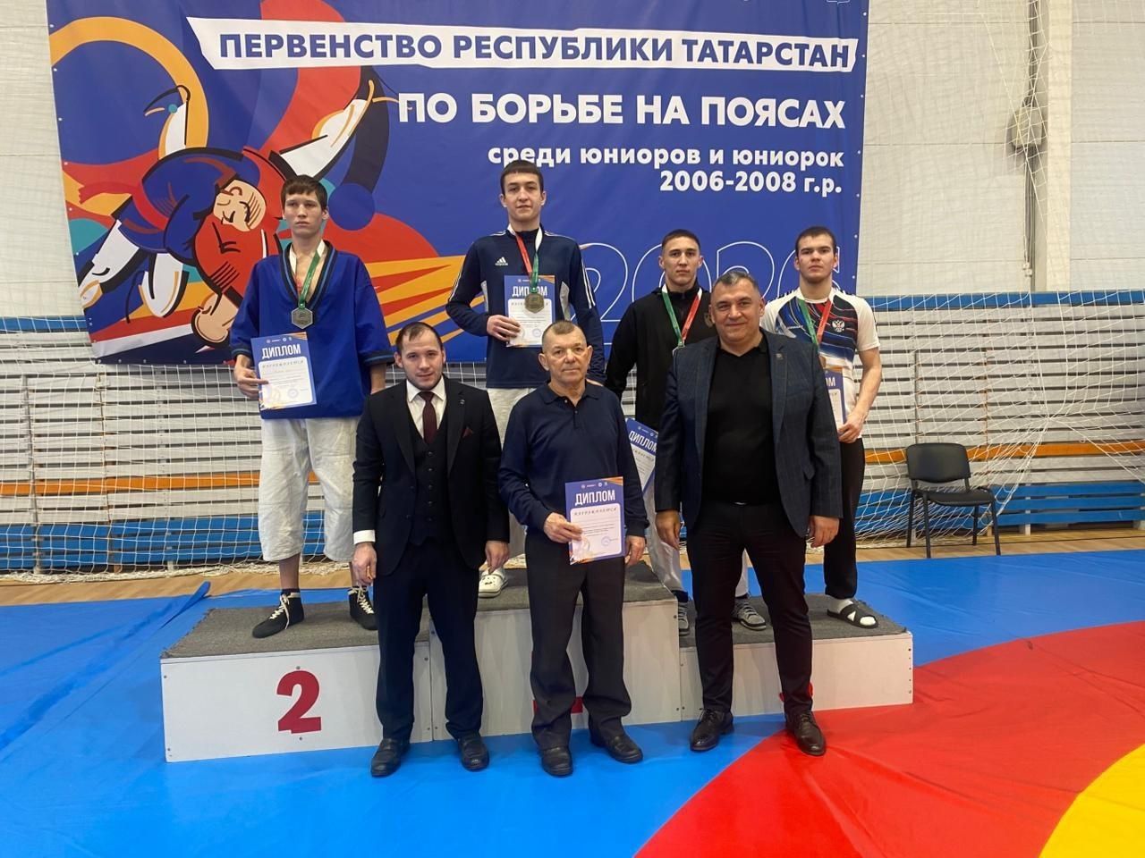 Юные нурлатские борцы привезли две медали с первенства Татарстана