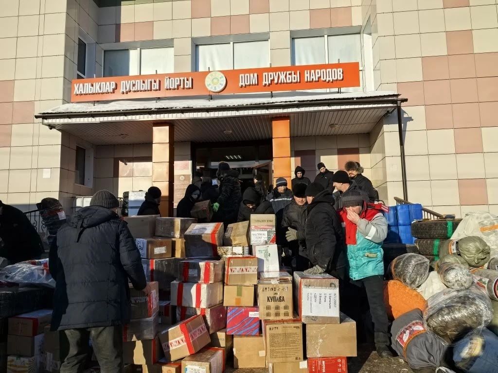 Нурлатские школьники отправили окопные свечи и посылки бойцам