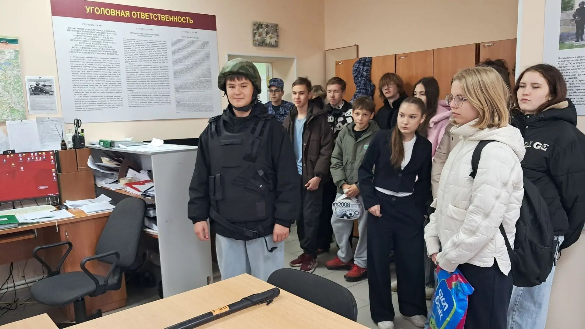 Нурлатские школьники побывали в Росгвардии по проекту «Билет в будущее»