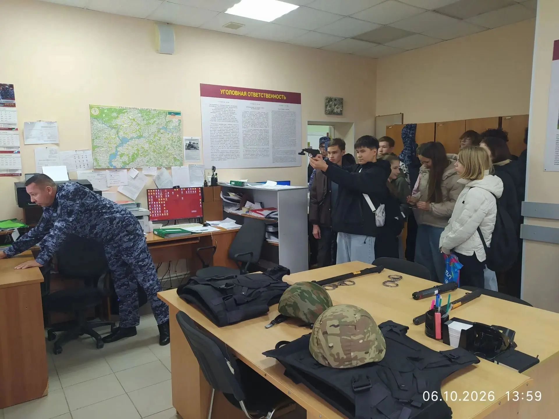 Нурлатские школьники побывали в Росгвардии по проекту «Билет в будущее»