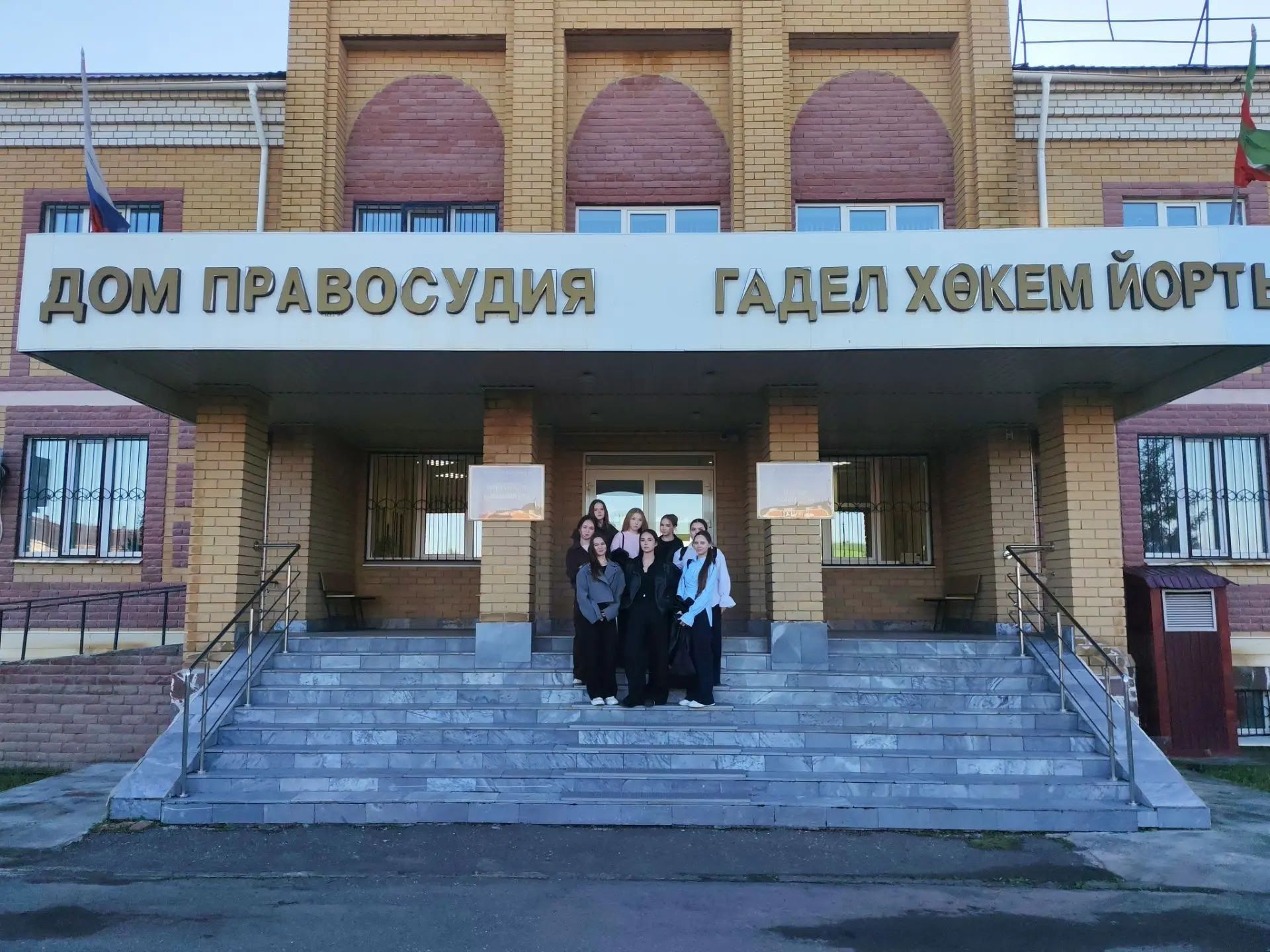 Школьники Нурлата побывали в районном суде