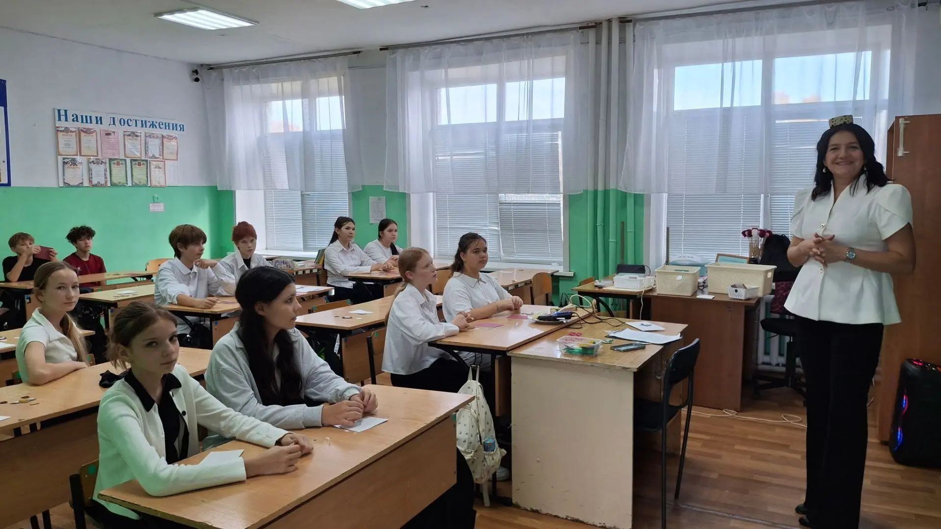 В Нурлате школьники создали украшения с татарскими орнаментами