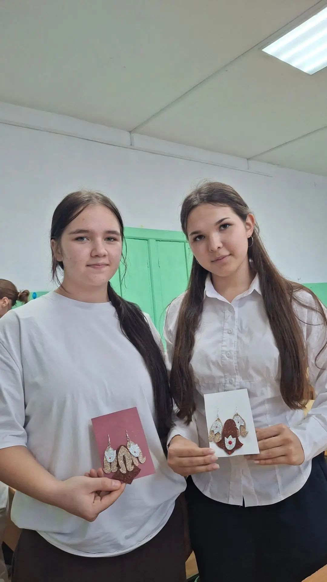 В Нурлате школьники создали украшения с татарскими орнаментами