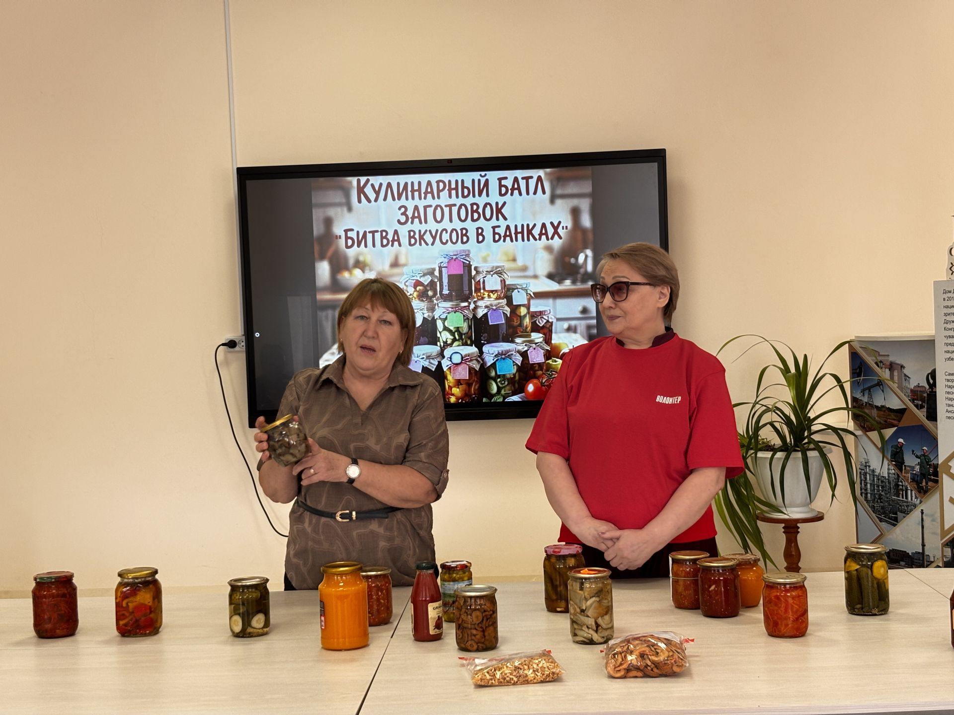 Члены женского клуба «55+» организовали кулинарный батл «Битва вкусов в банках»