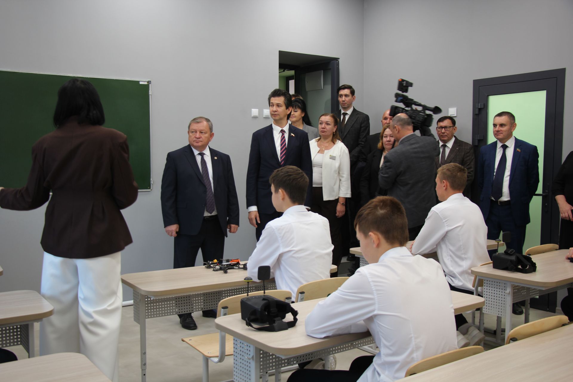 Председатель Госсовета РТ посетил школу №4 в Нурлате и побывал в селе Новое Иглайкино