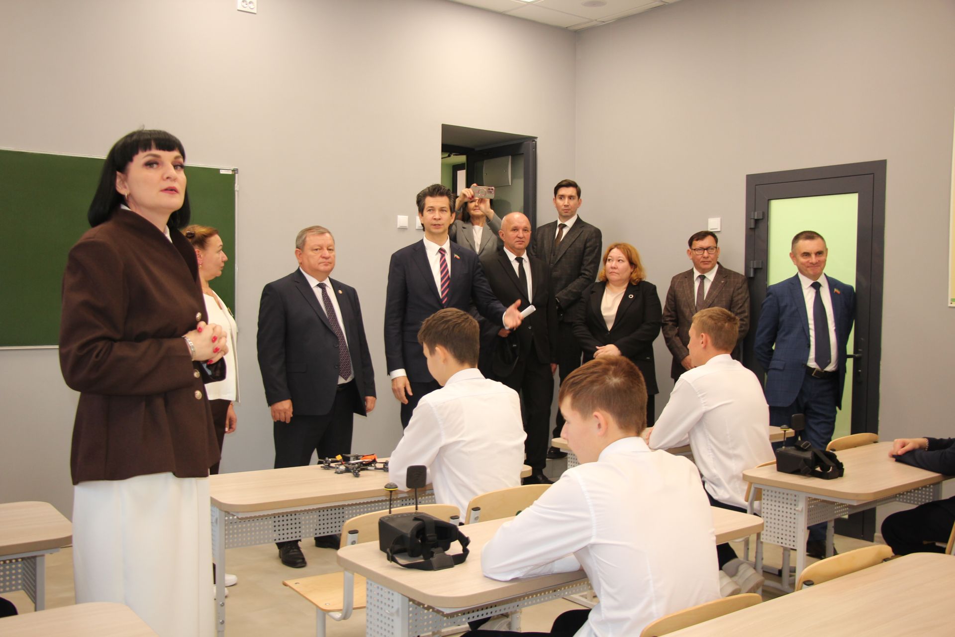 Председатель Госсовета РТ посетил школу №4 в Нурлате и побывал в селе Новое Иглайкино