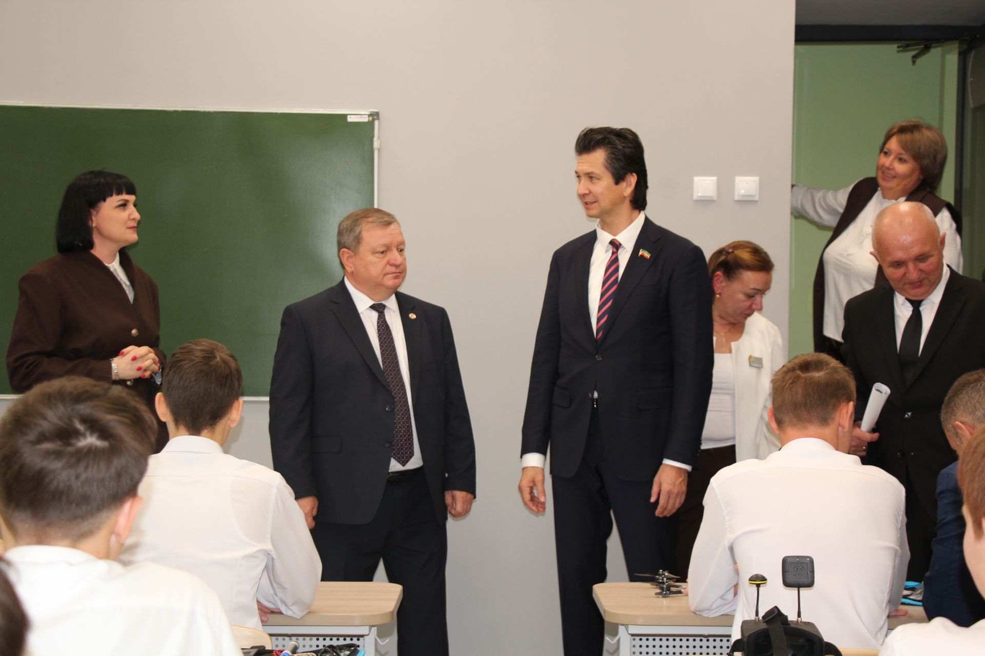Председатель Госсовета РТ посетил школу №4 в Нурлате и побывал в селе Новое Иглайкино