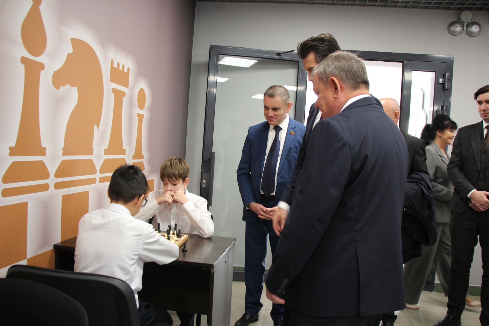 Председатель Госсовета РТ посетил школу №4 в Нурлате и побывал в селе Новое Иглайкино