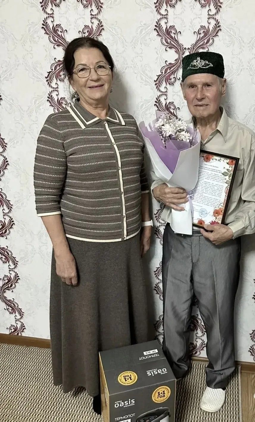 В Нурлате поздравили с 90-летием ветерана Анаса Хасаншина