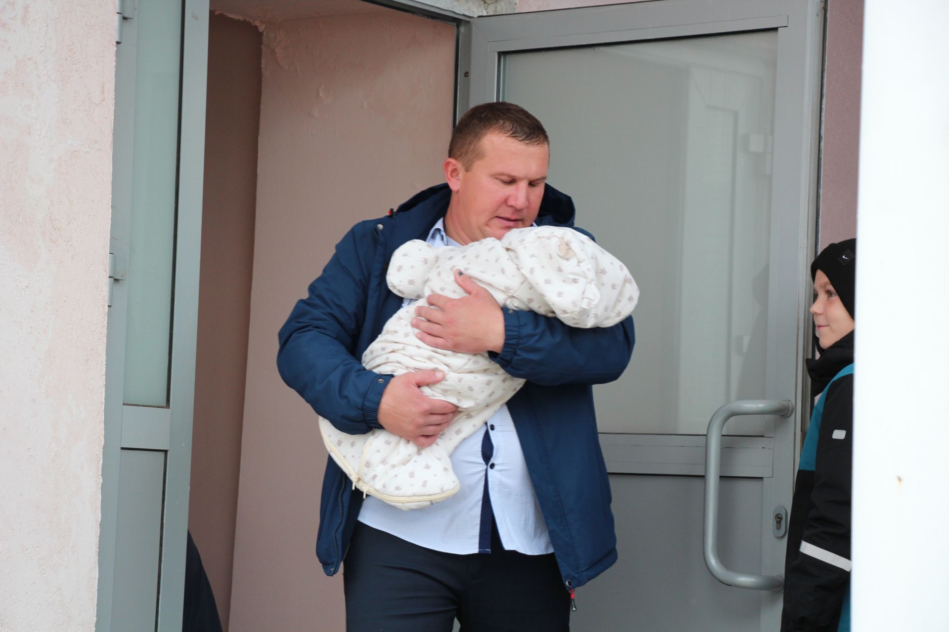 Семья бойца СВО из Нурлата встретила дочь Надежду