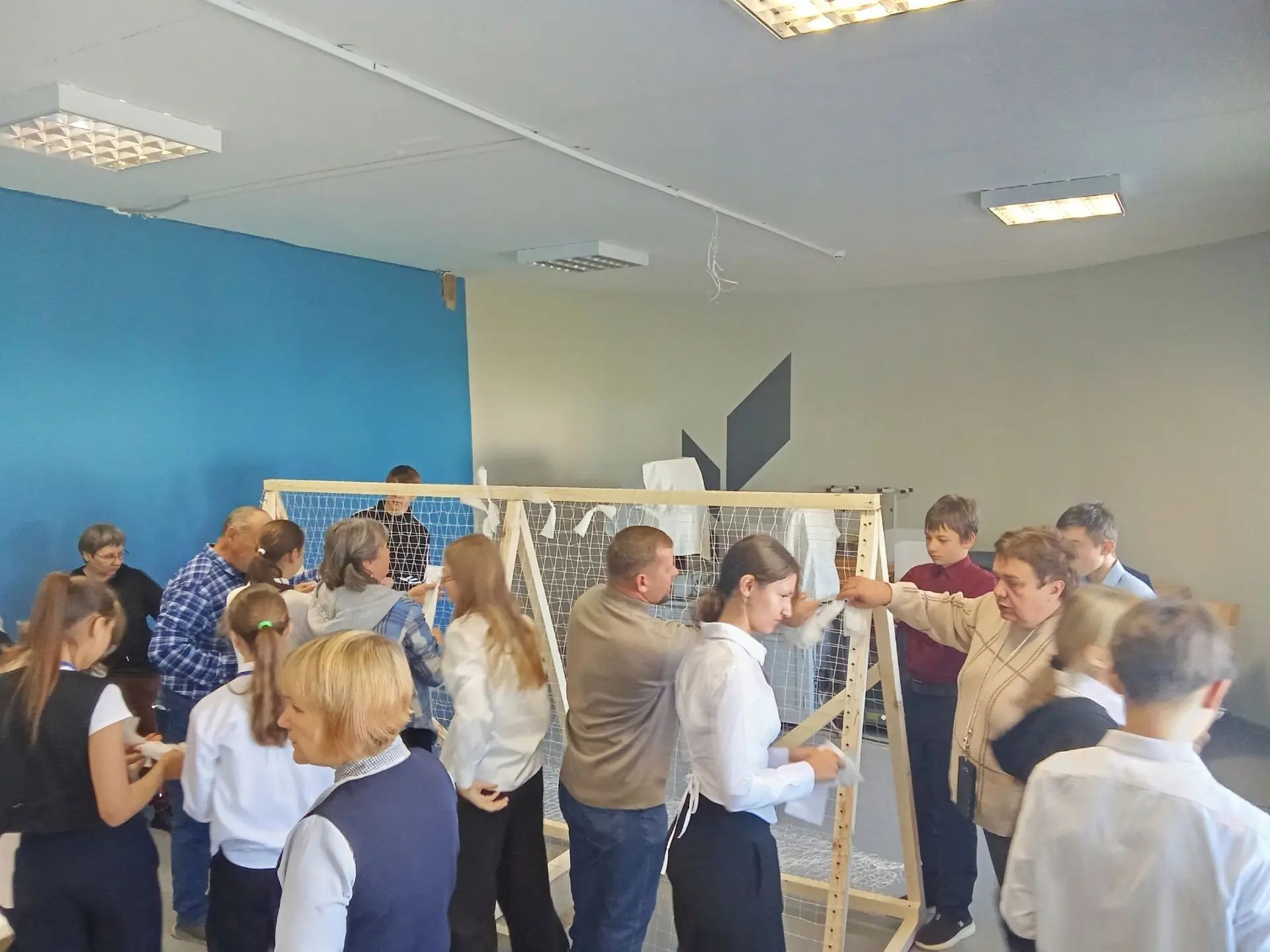 В Мамыковской школе прошёл мастер-класс по плетению маскировочных сетей