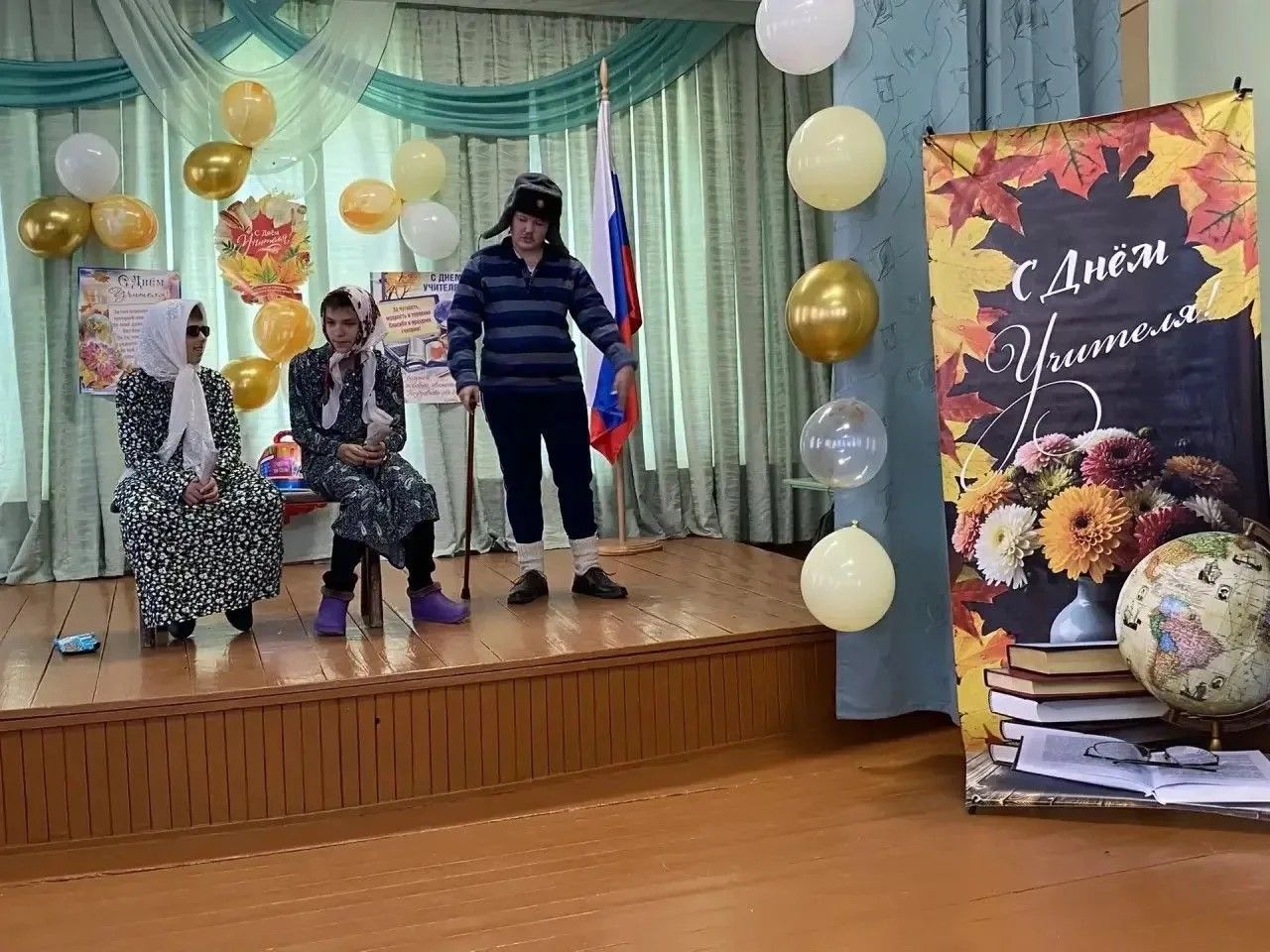 В Курманаевской школе чествовали ветеранов педагогического труда