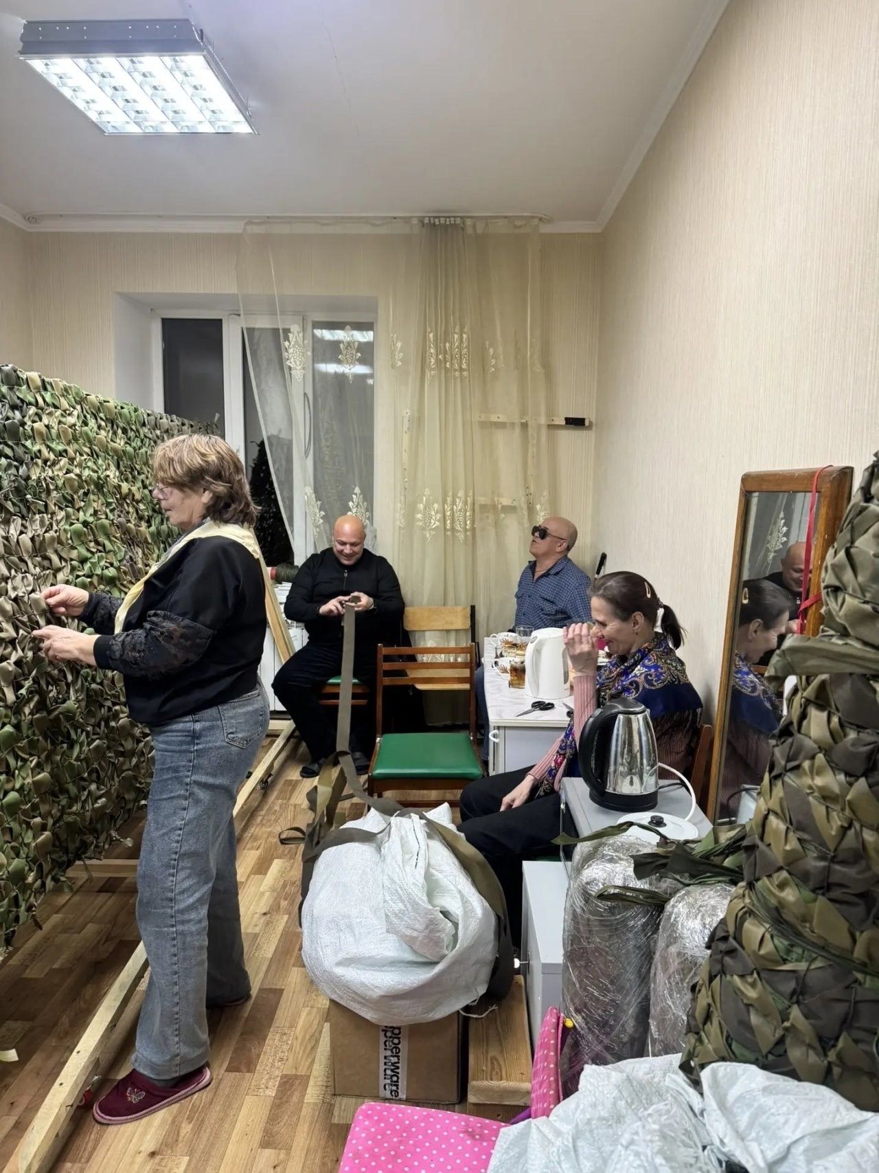 Год работы: волонтеры Нурлата сплели 150 сетей для бойцов СВО