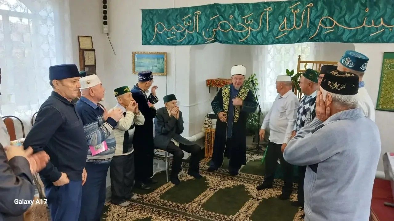 В Новой Амзе отметили 35-летие со дня основания мечети