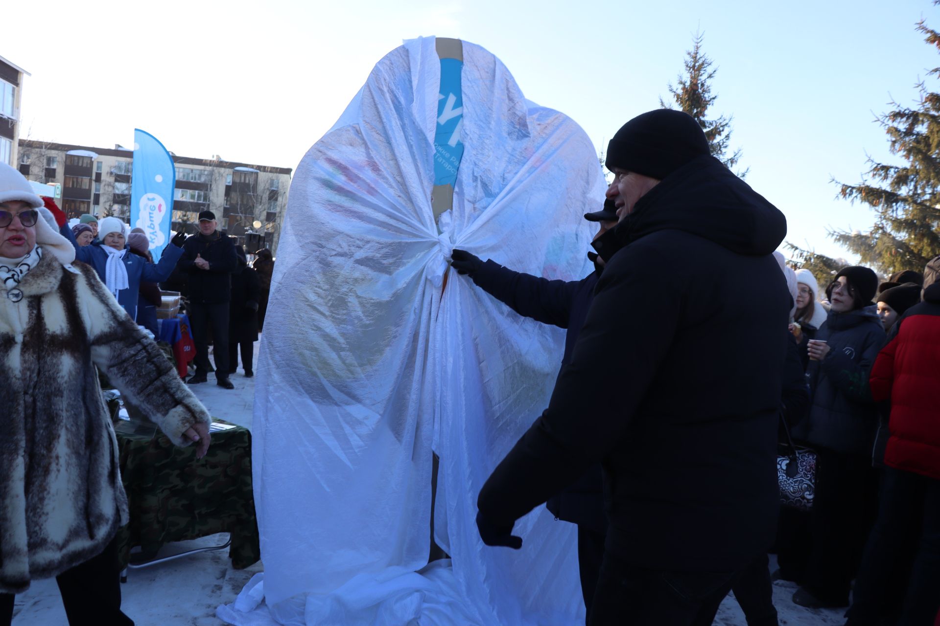 В сквере Журналистов города Нурлат открыли «Древо дружбы»