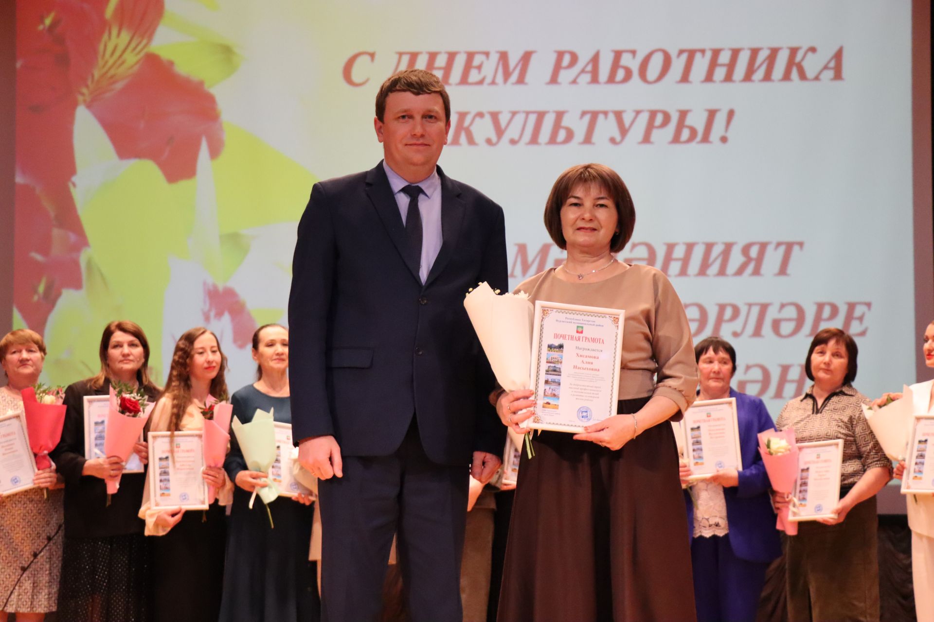 Свет творческих сердец: в Нурлате чествовали работников культуры