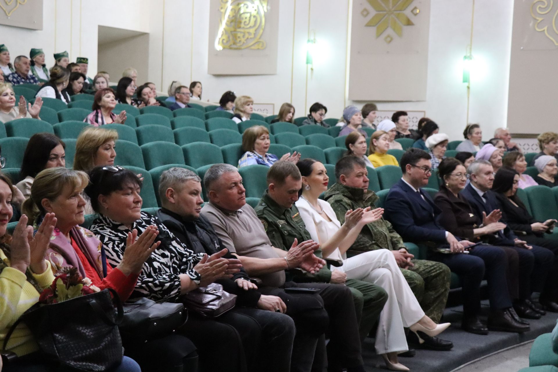 Свет творческих сердец: в Нурлате чествовали работников культуры