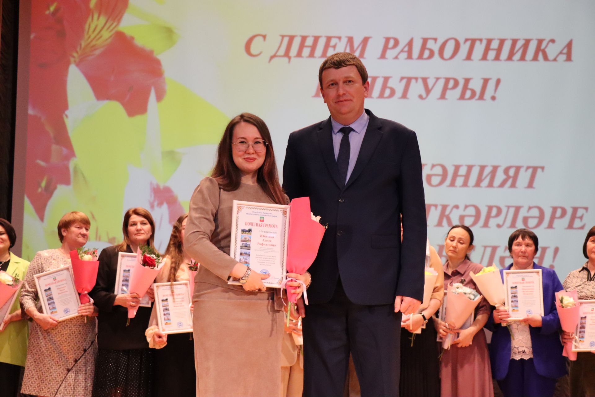 Свет творческих сердец: в Нурлате чествовали работников культуры