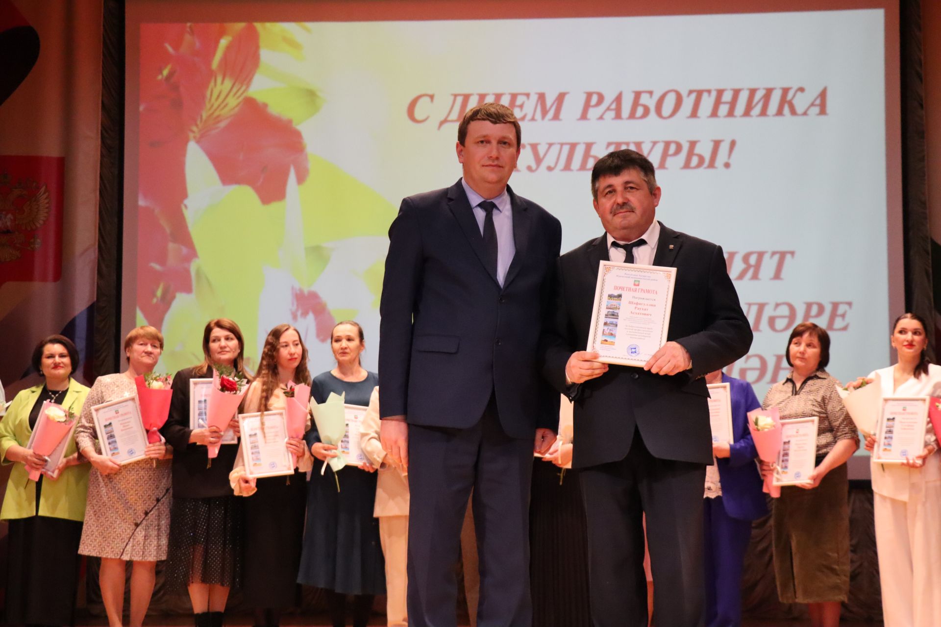 Свет творческих сердец: в Нурлате чествовали работников культуры