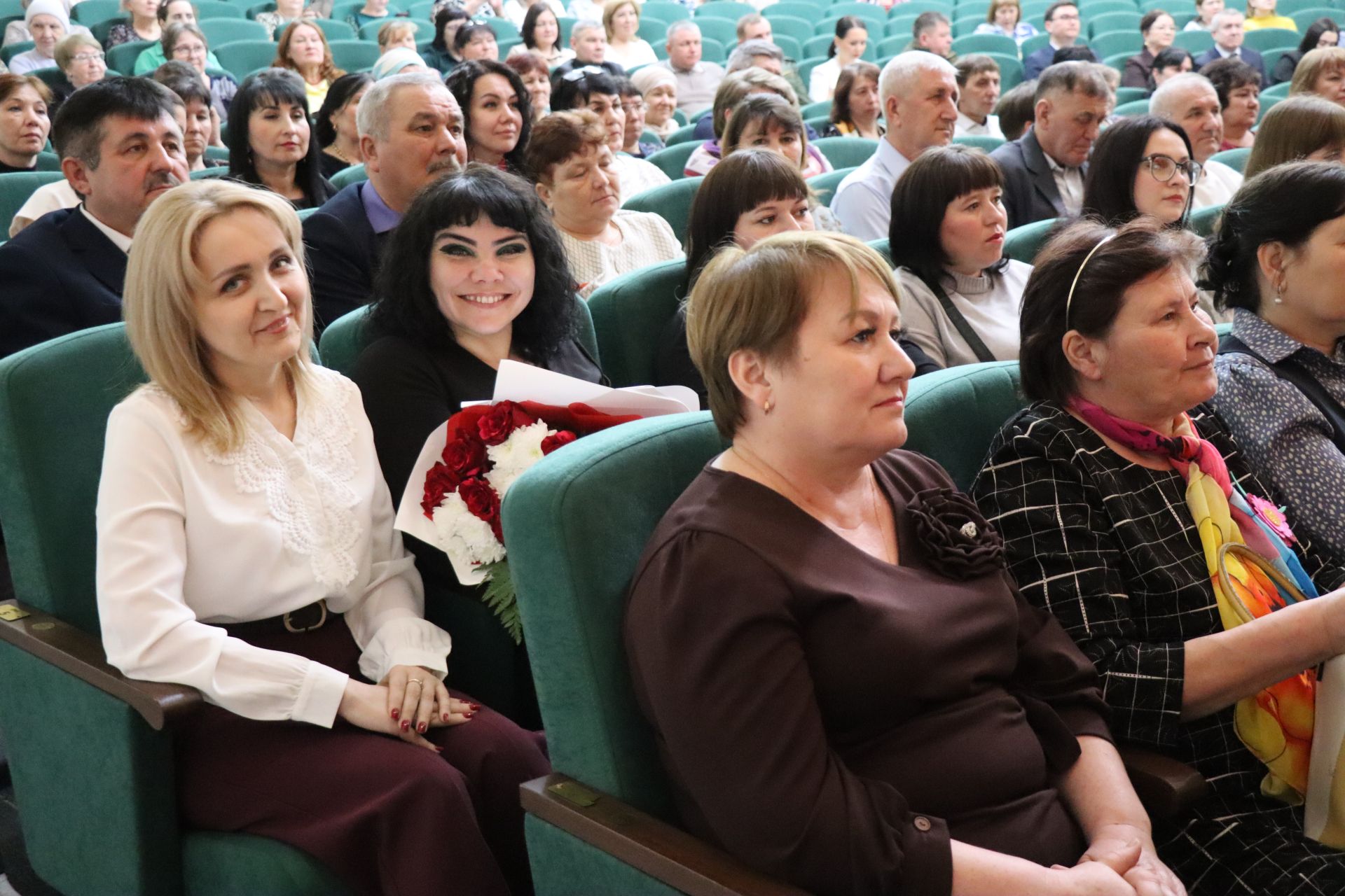 Свет творческих сердец: в Нурлате чествовали работников культуры