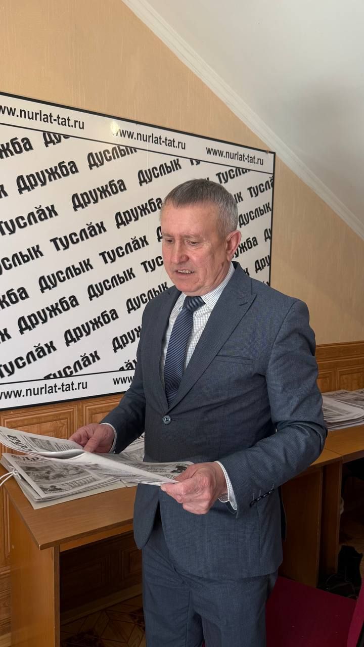 Николай Липатов выписал газету «Дружба» маме ветерана СВО из Нурлата