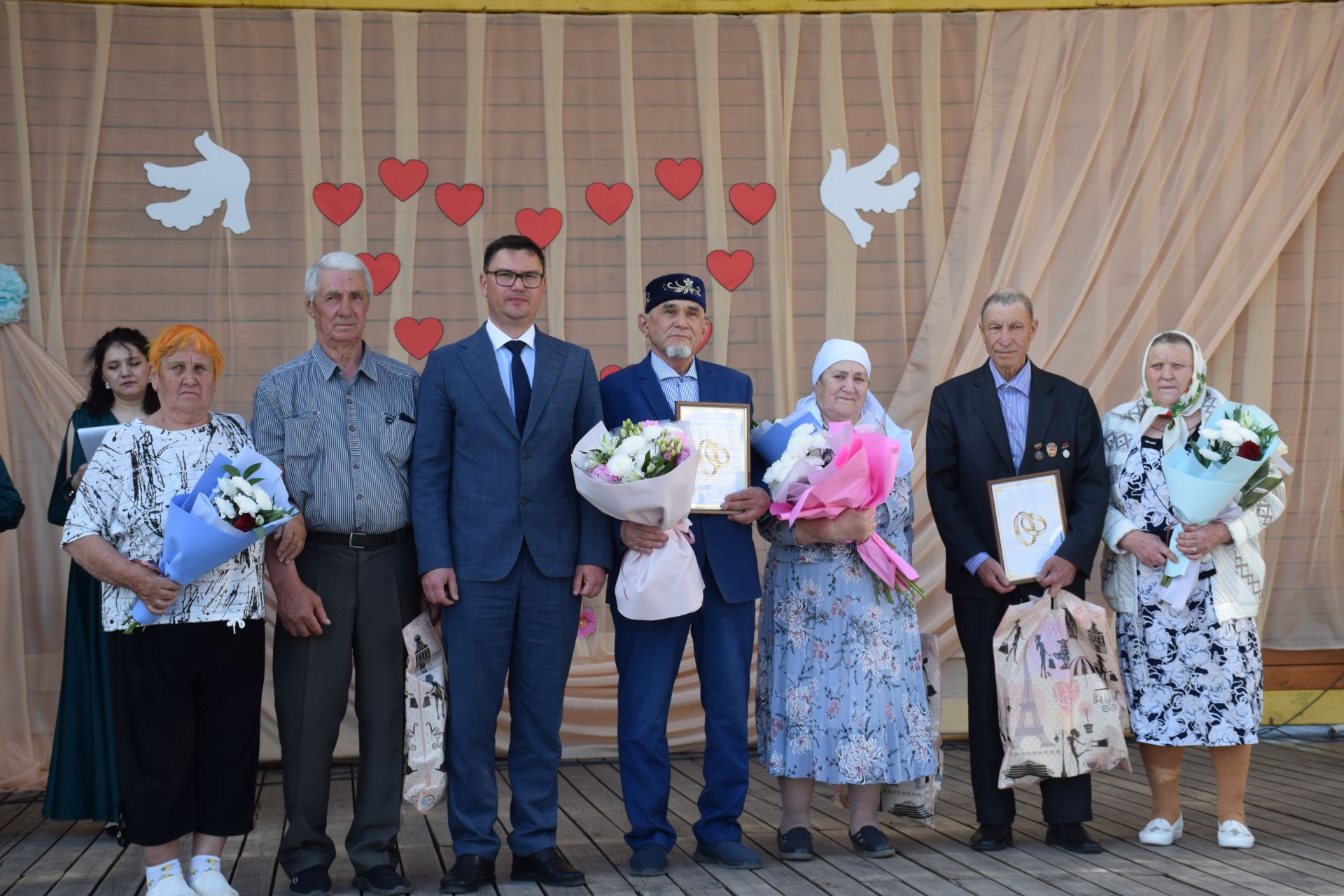 В Нурлате отметили Международный день семьи чествованием золотых юбиляров и многодетных