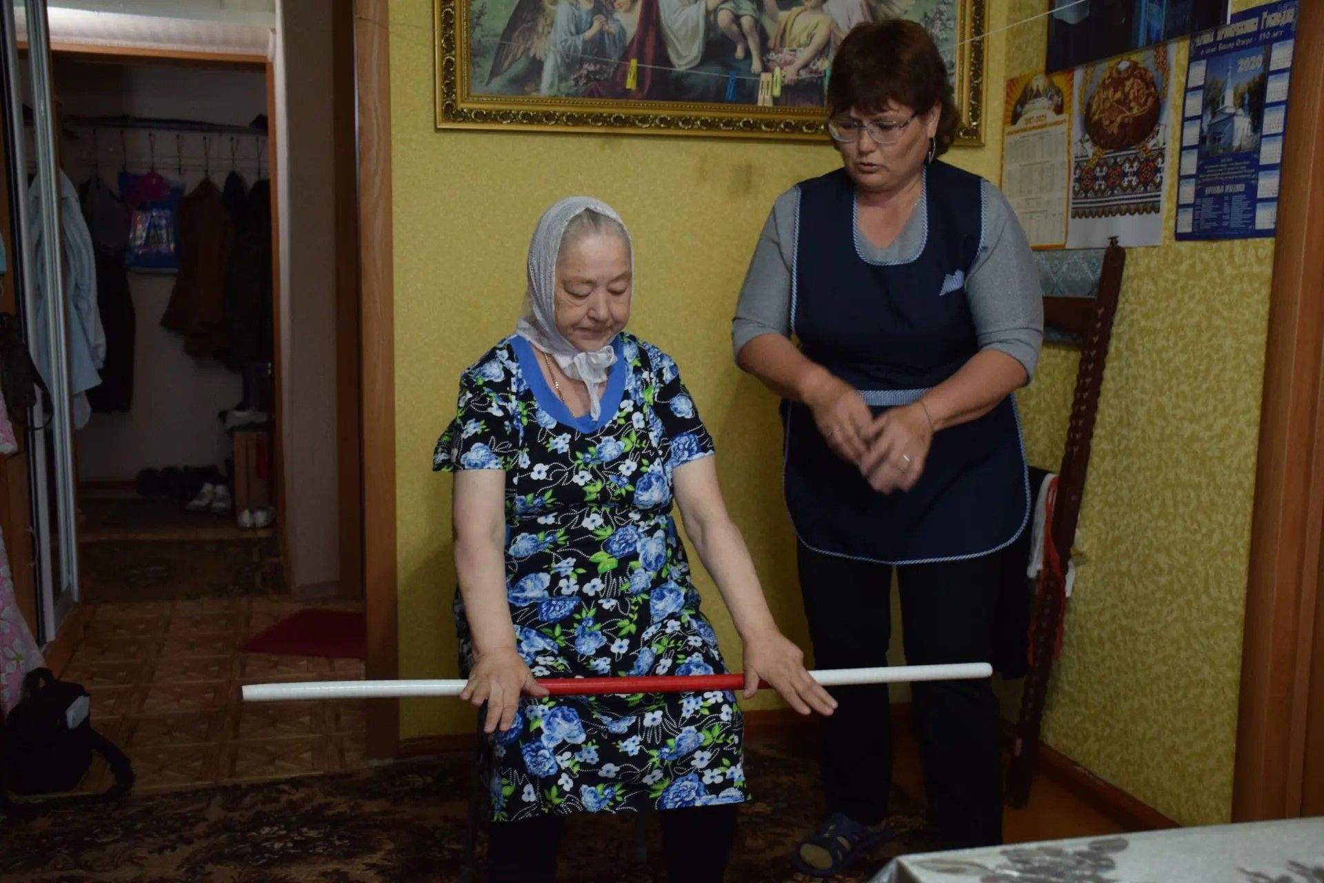 День социального работника: история Елены Колесниковой из Нурлата, которая 25 лет помогает пожилым