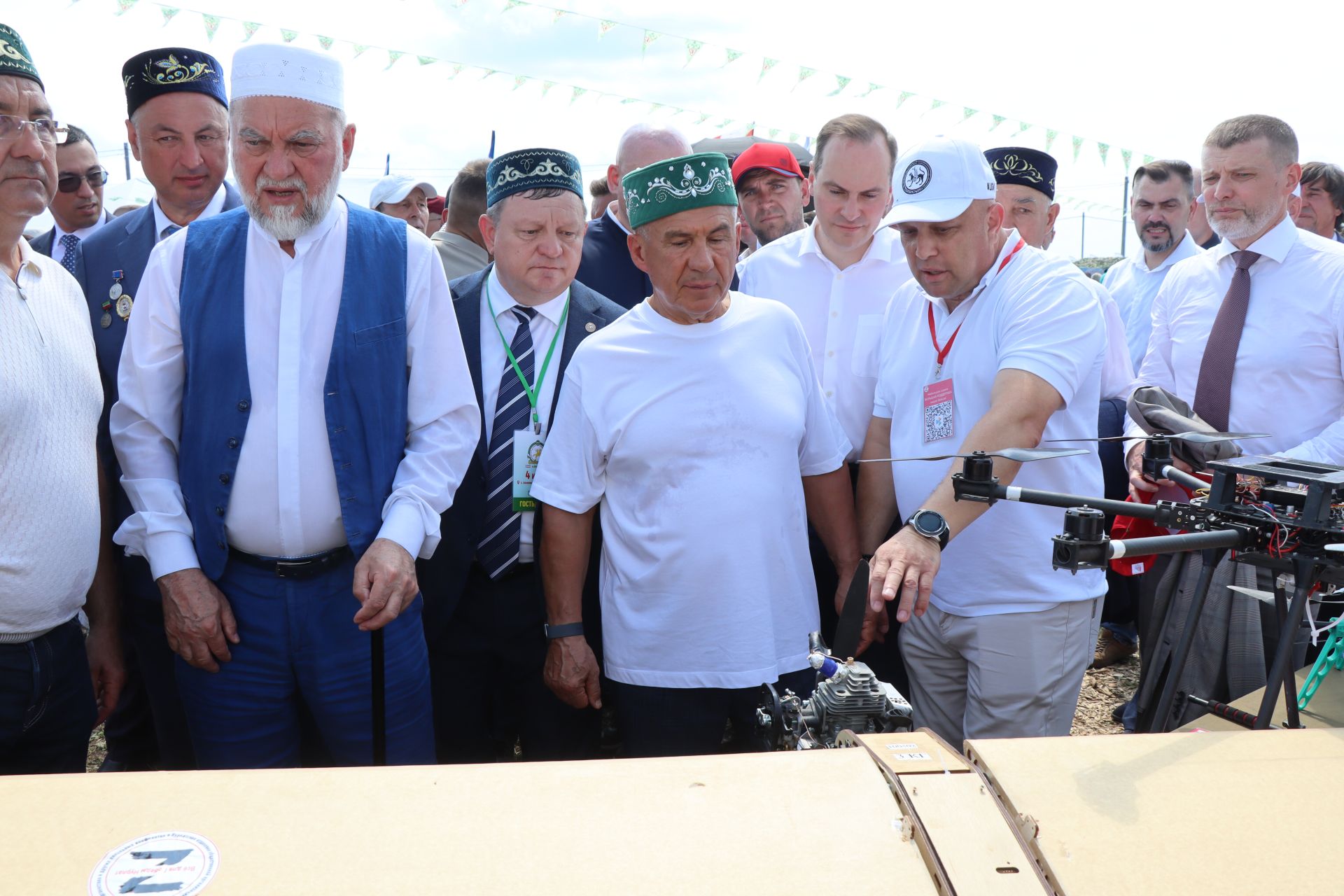 Рустам Минниханов посетил татарстанское подворье на Сабантуе в Мордовии