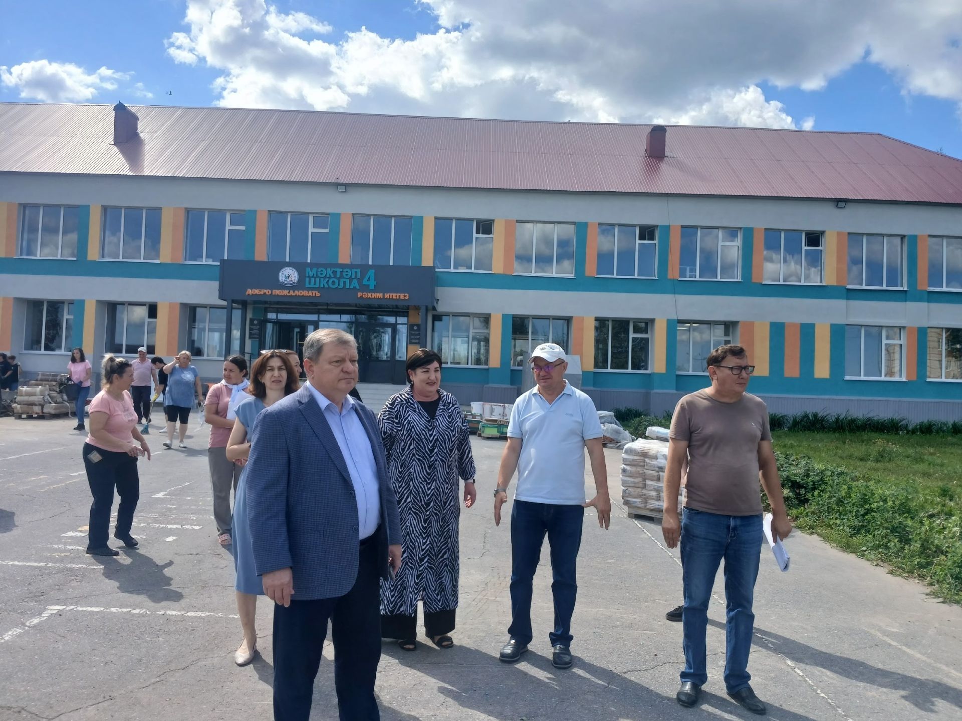 Глава района оценил ремонт школы №4 в Нурлате
