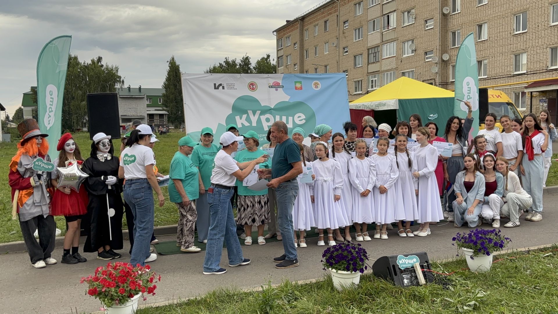 В Нурлате проект «Ут күршеләр» завершился ярким и масштабным  праздником «Флаг моего государства»
