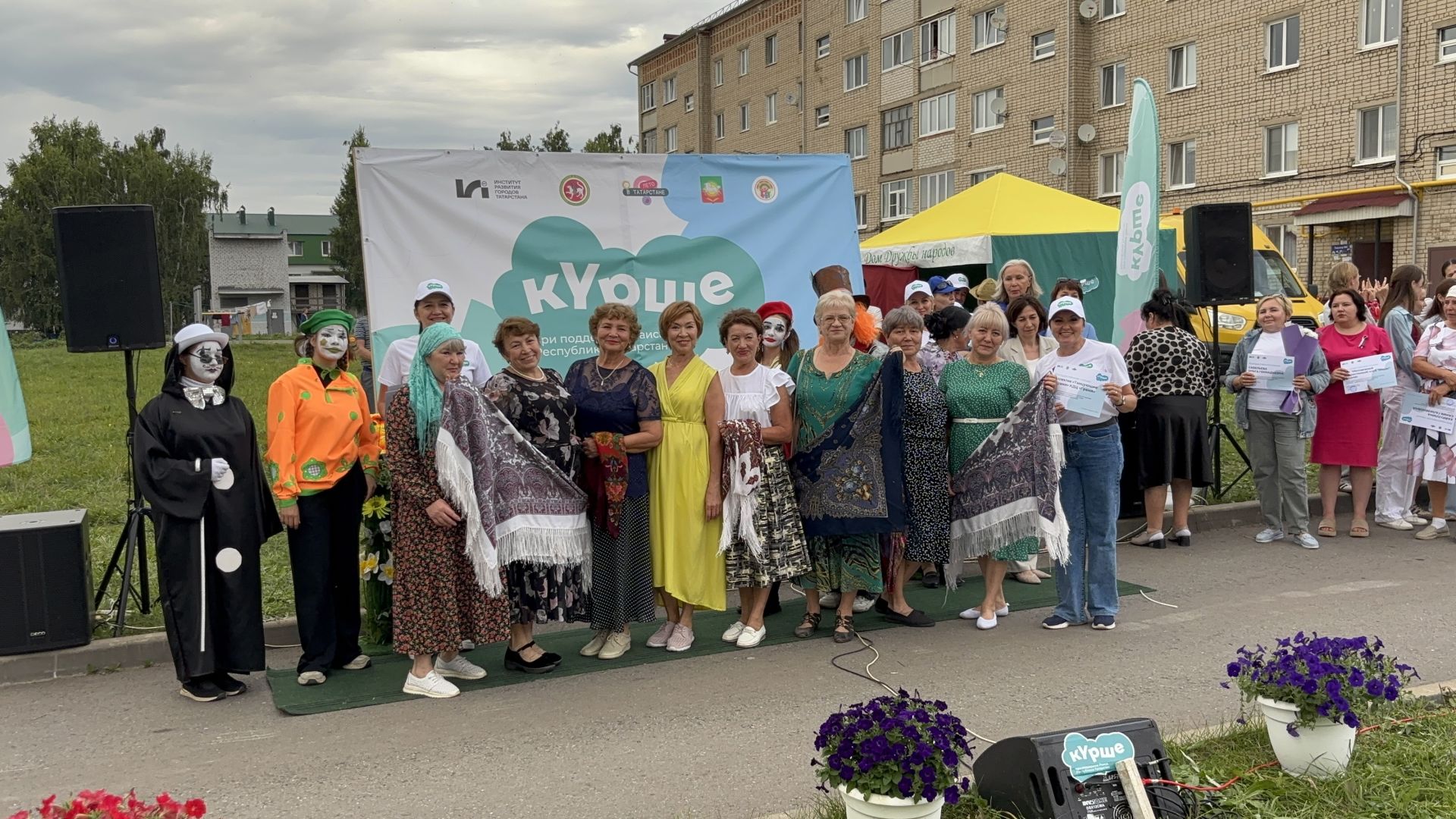 В Нурлате проект «Ут күршеләр» завершился ярким и масштабным  праздником «Флаг моего государства»