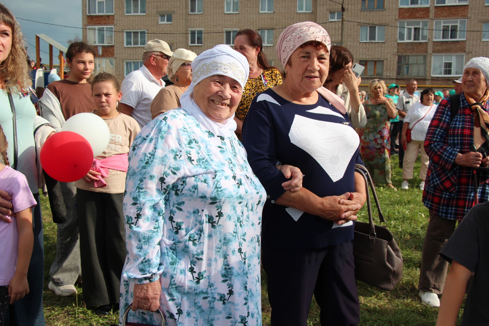 В Нурлате проект «Ут күршеләр» завершился ярким и масштабным  праздником «Флаг моего государства»