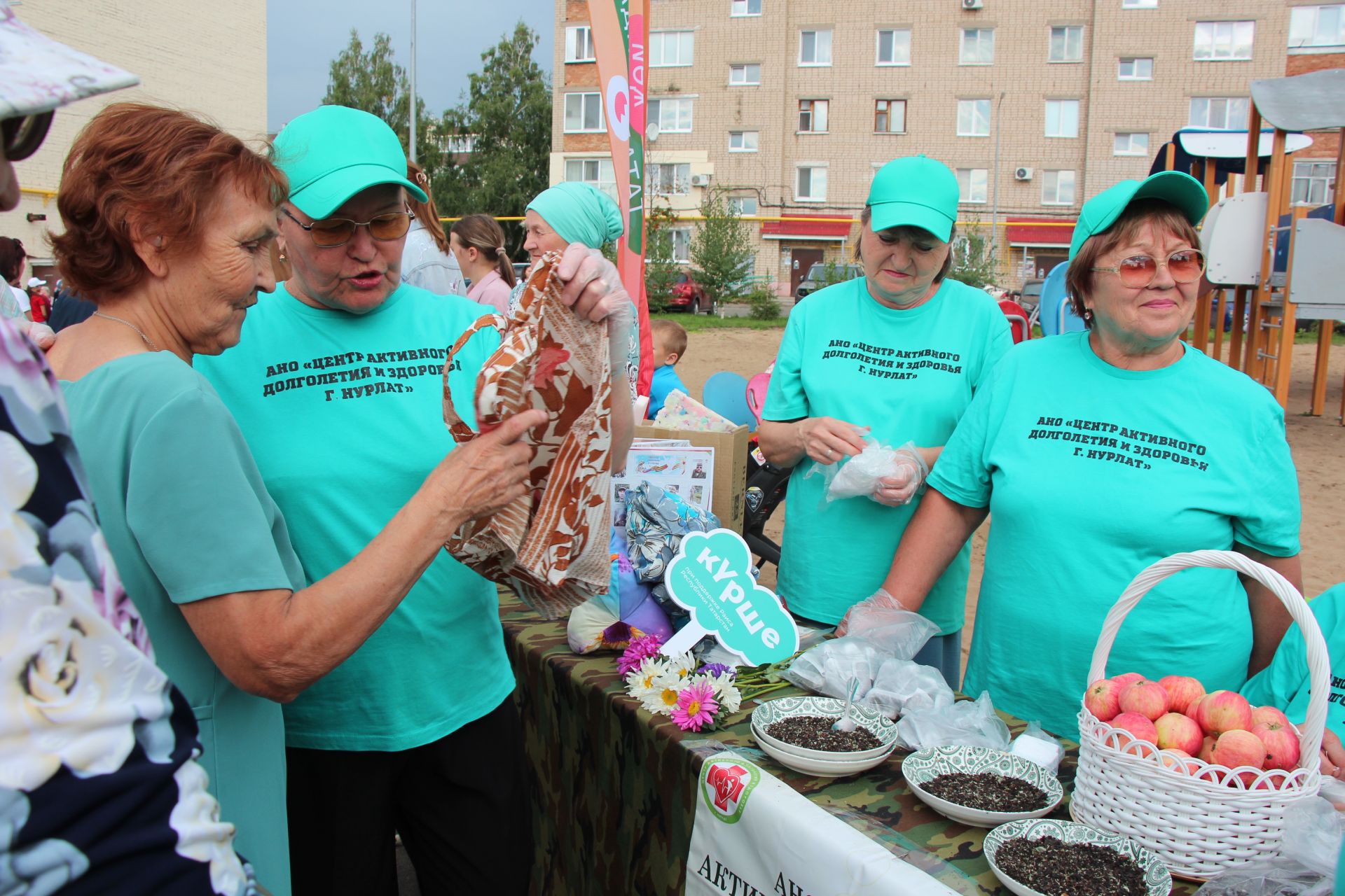 В Нурлате проект «Ут күршеләр» завершился ярким и масштабным  праздником «Флаг моего государства»