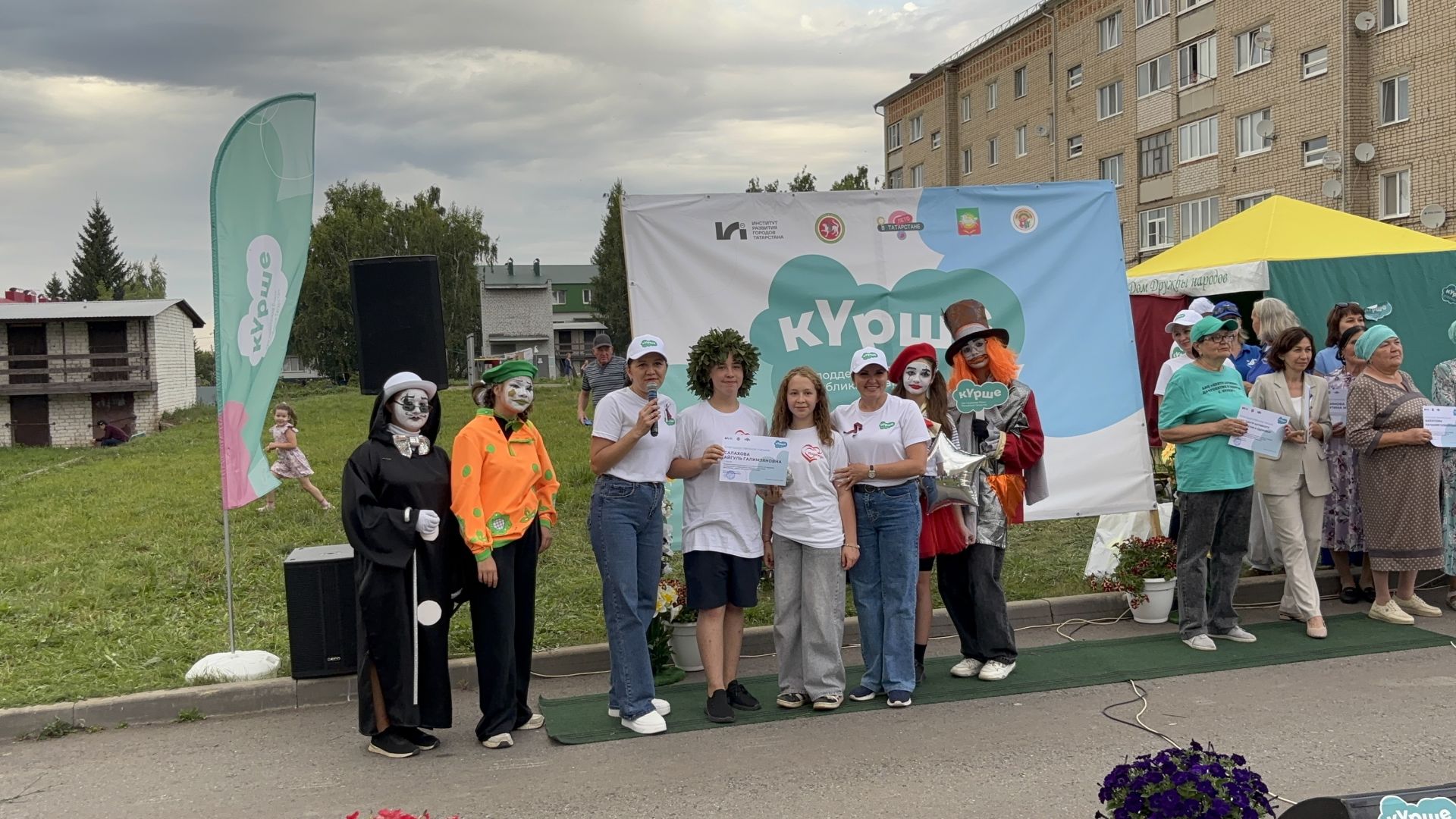 В Нурлате проект «Ут күршеләр» завершился ярким и масштабным  праздником «Флаг моего государства»