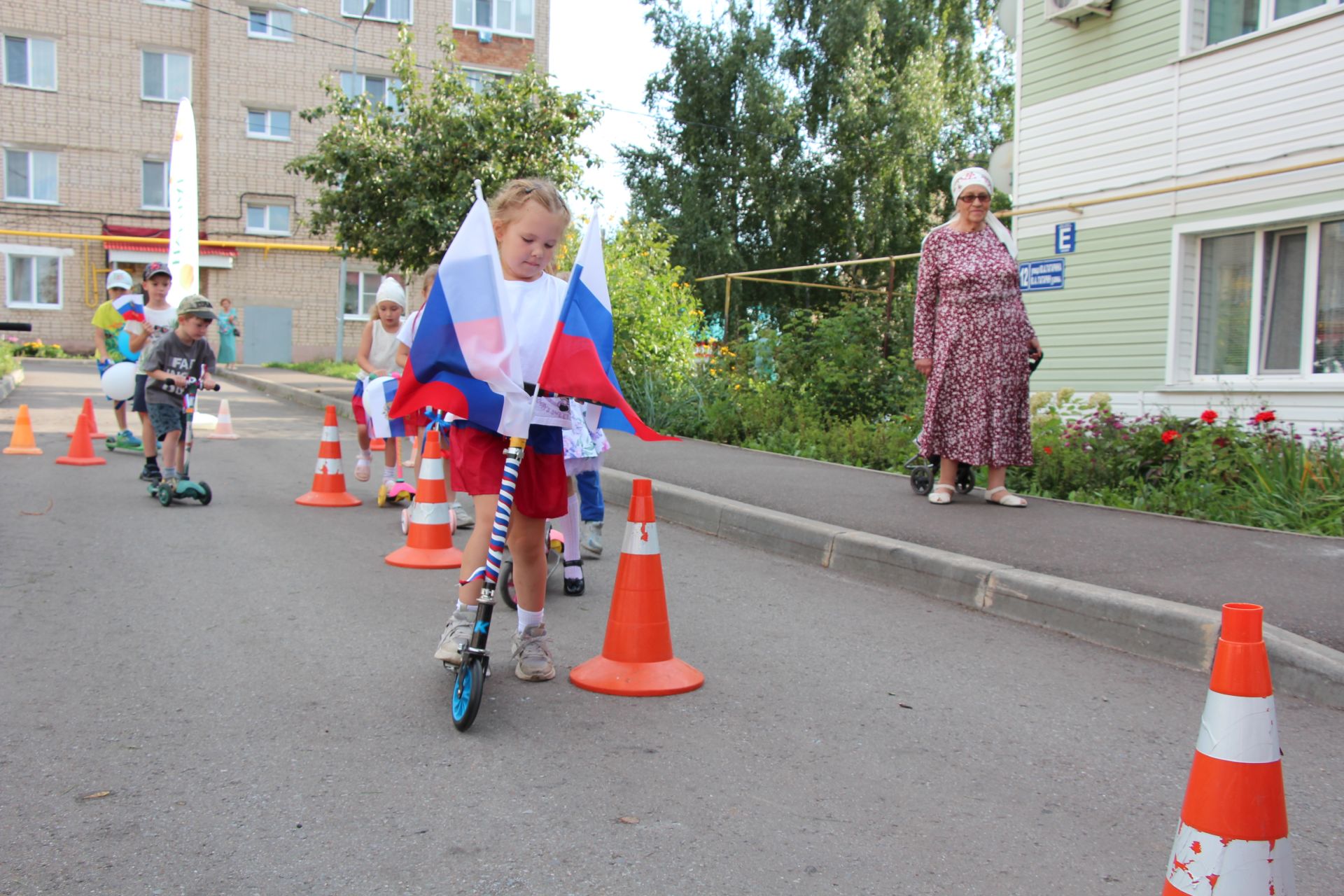 В Нурлате проект «Ут күршеләр» завершился ярким и масштабным  праздником «Флаг моего государства»