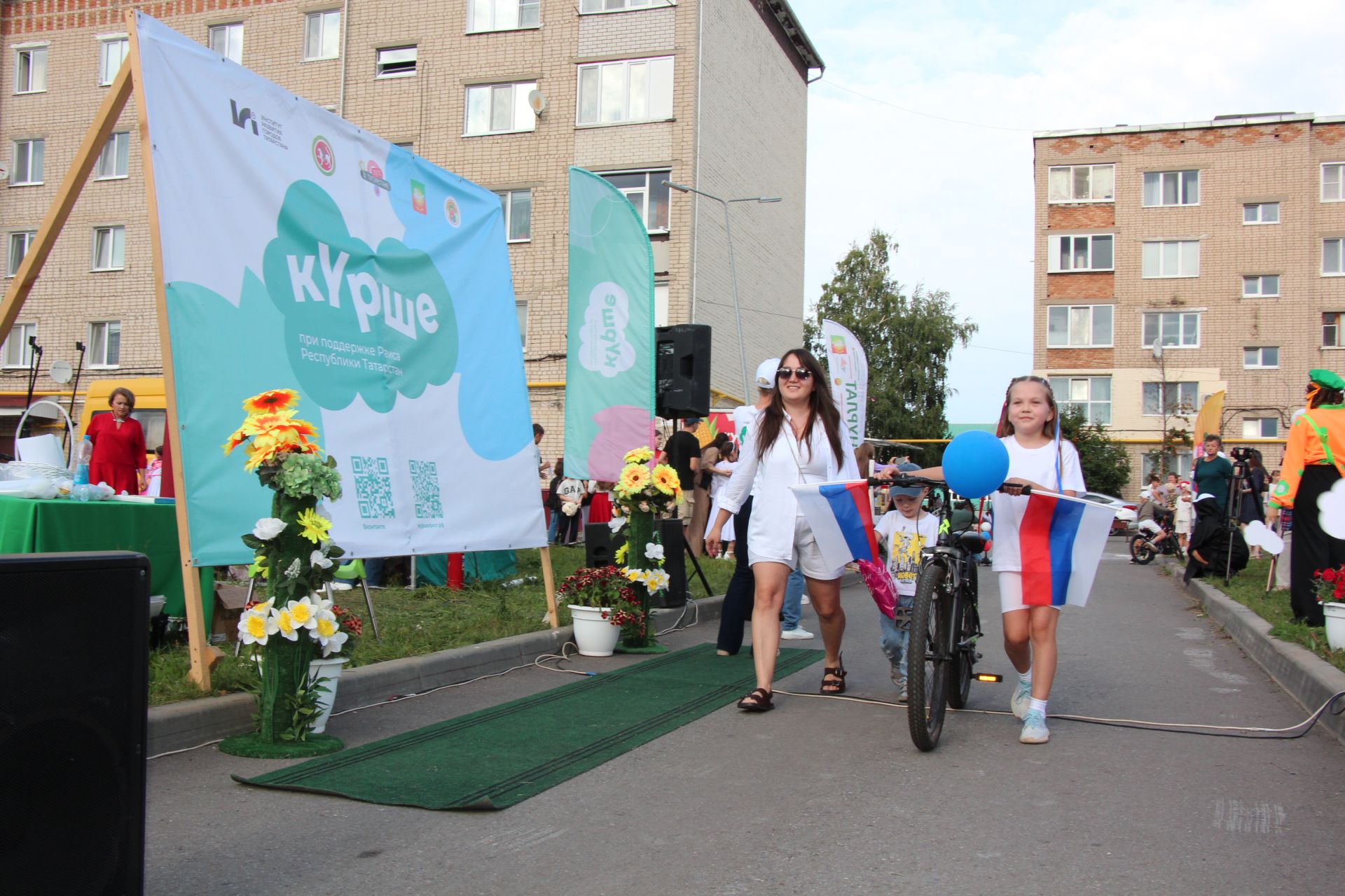В Нурлате проект «Ут күршеләр» завершился ярким и масштабным  праздником «Флаг моего государства»