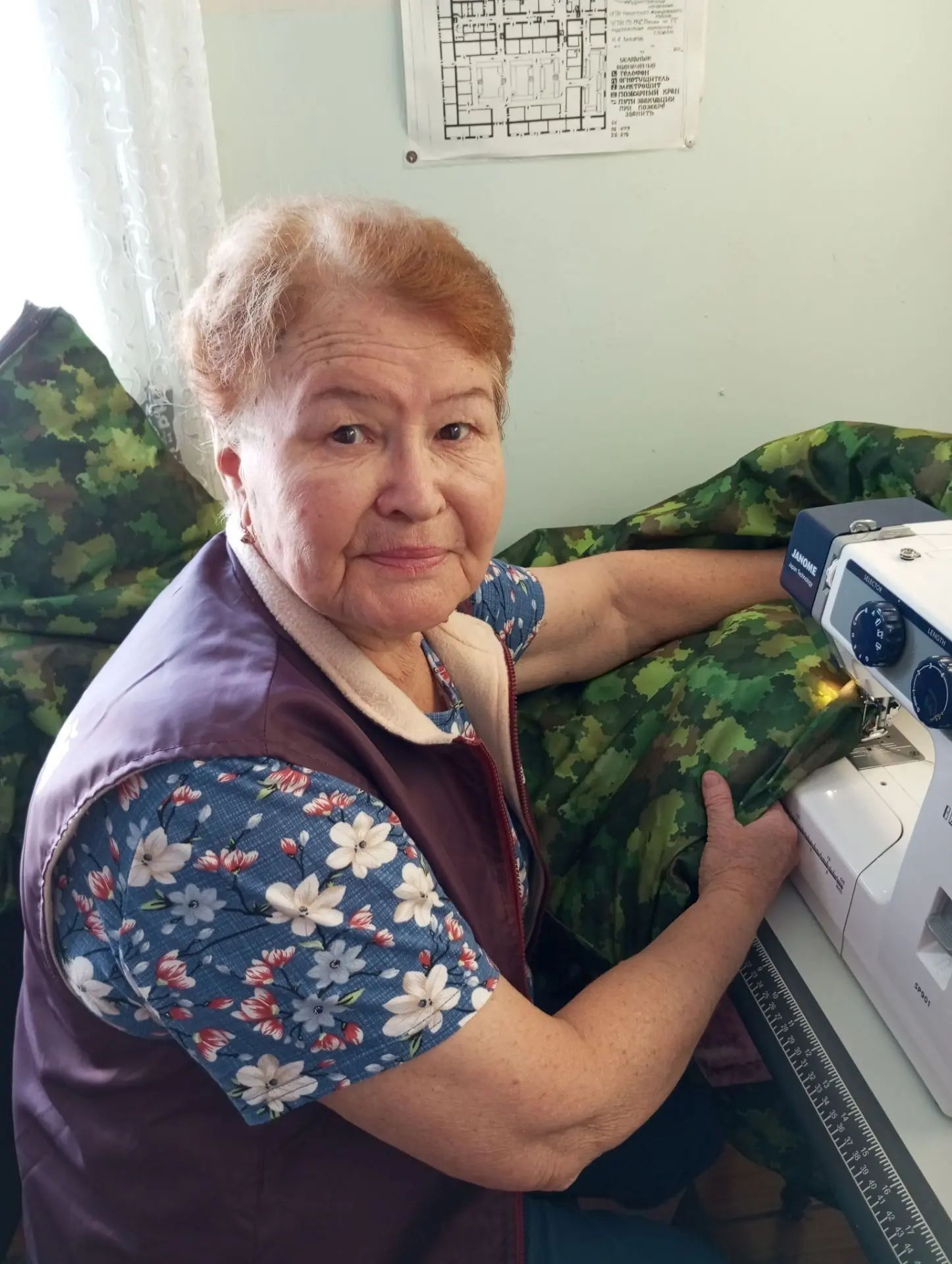 Нурлатские волонтеры шьют спальники и плетут маскировочные сети для бойцов СВО