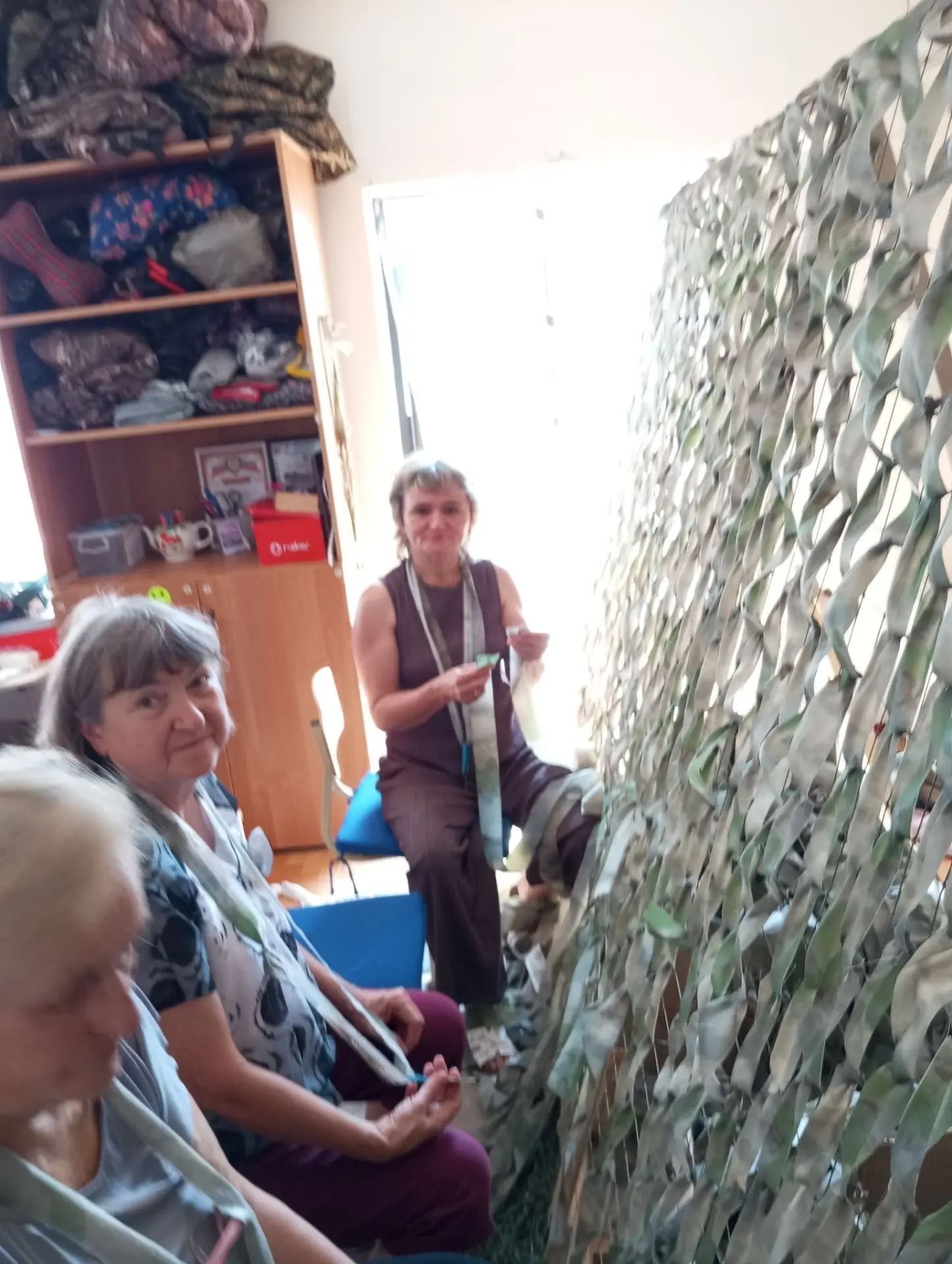 Нурлатские волонтеры шьют спальники и плетут маскировочные сети для бойцов СВО