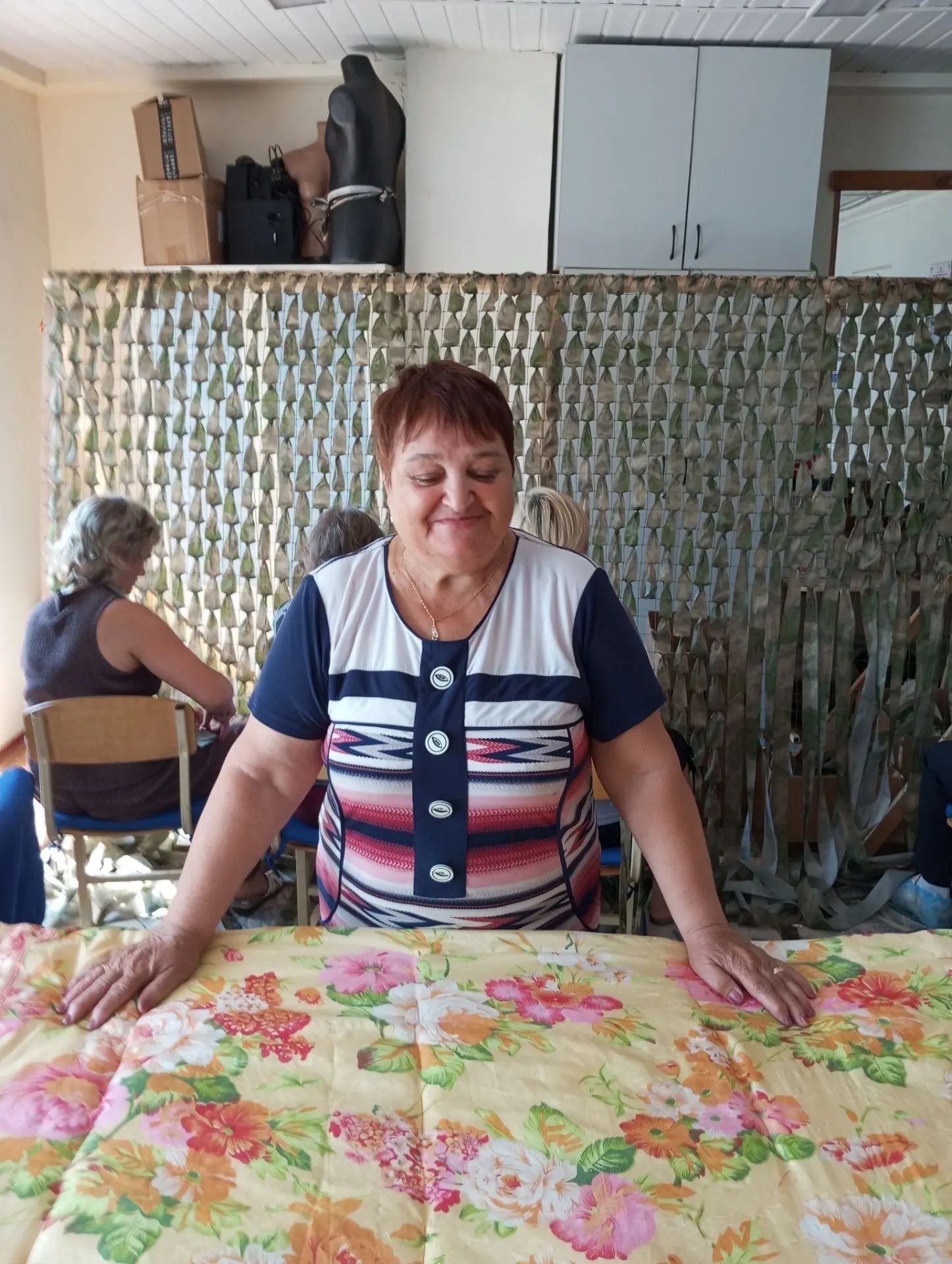 Нурлатские волонтеры шьют спальники и плетут маскировочные сети для бойцов СВО