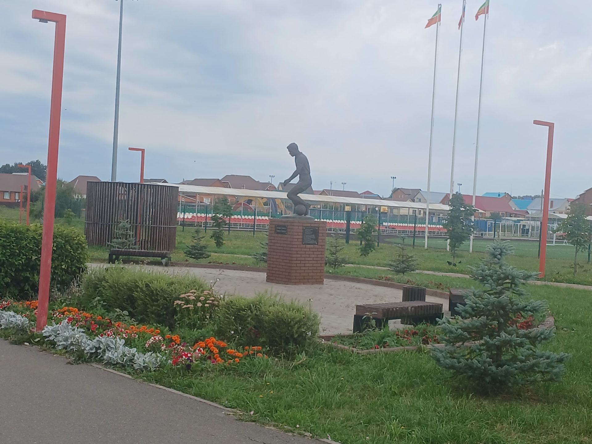 Дамир Ишкинеев проверил чистоту в парках и дворах Нурлата