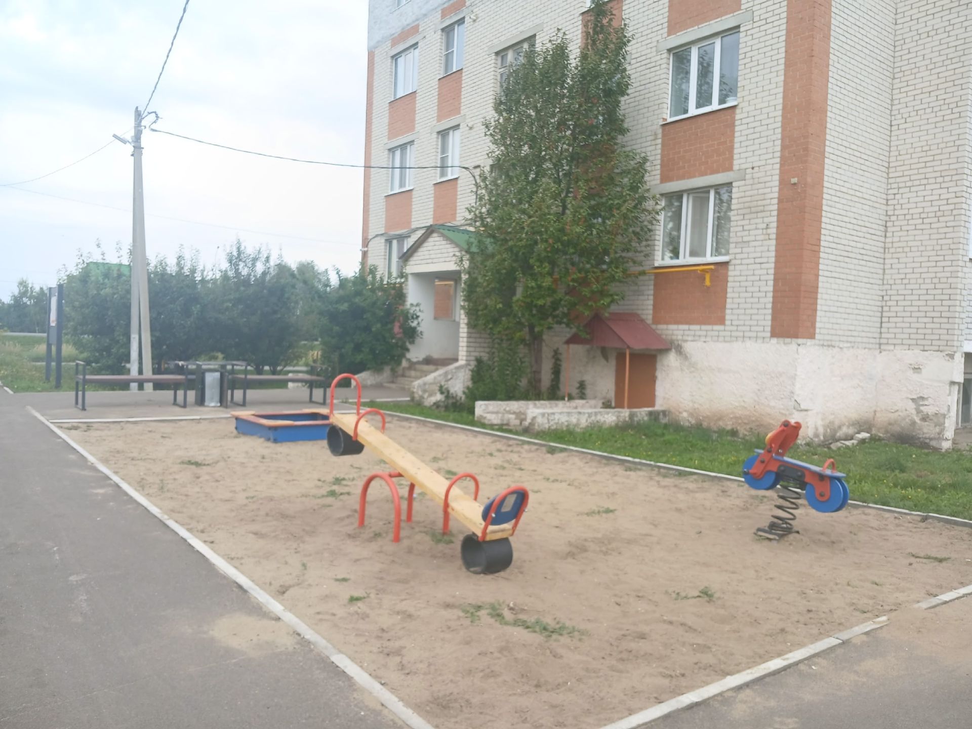 Дамир Ишкинеев проверил чистоту в парках и дворах Нурлата