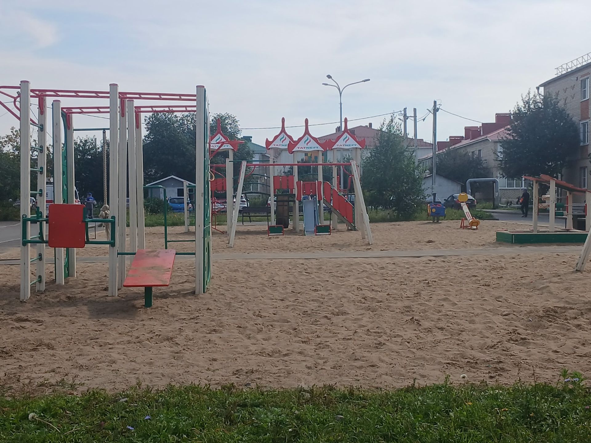 Дамир Ишкинеев проверил чистоту в парках и дворах Нурлата
