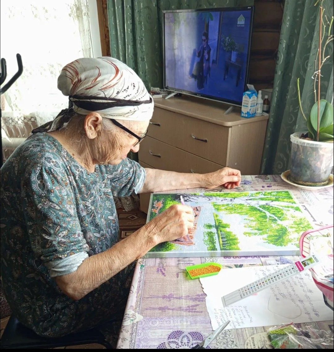 Картины из страз создают участницы клуба «Рукодельница» в Нурлате