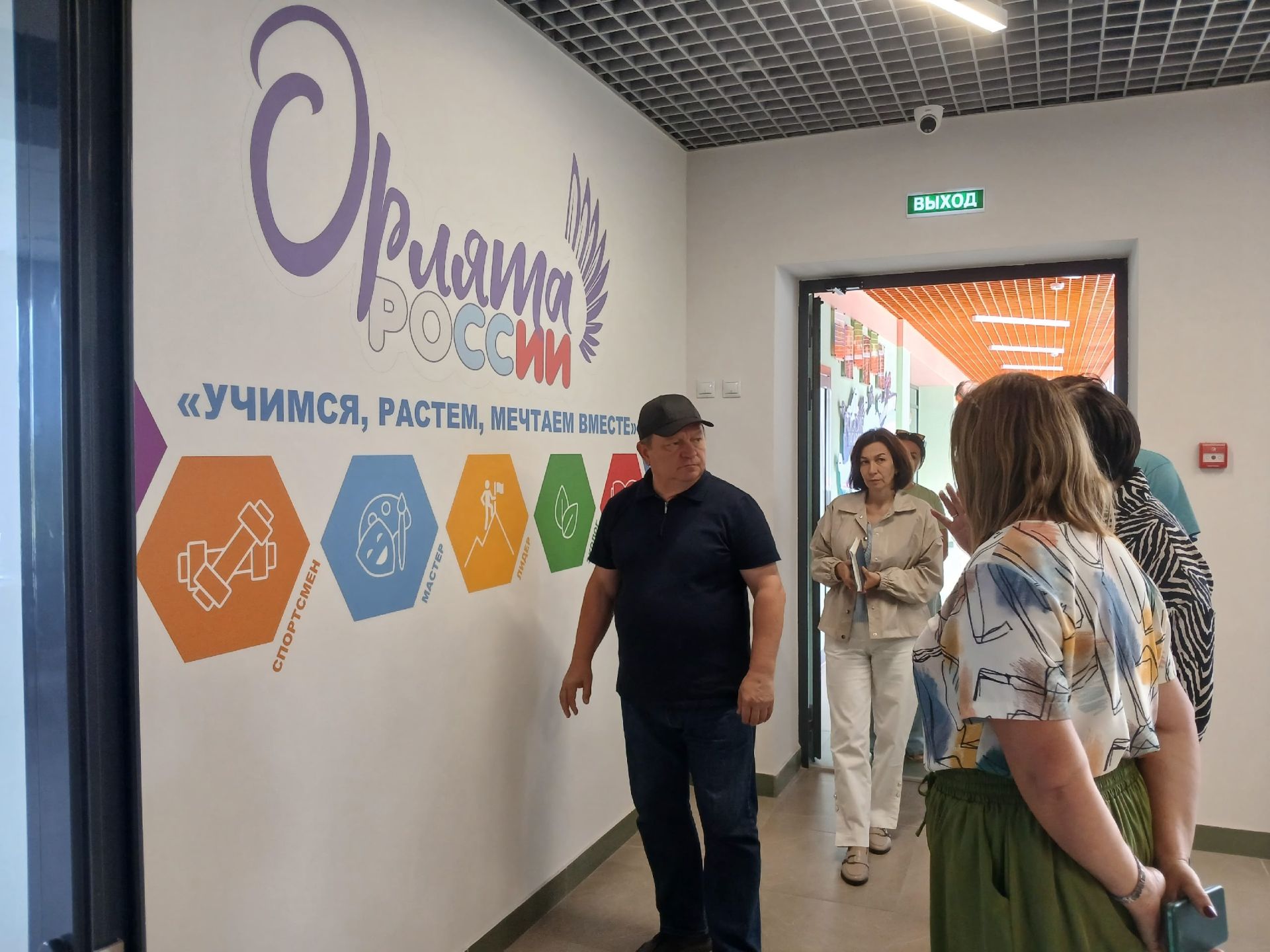 Дамир Ишкинеев оценил готовность школы №4 после капремонта