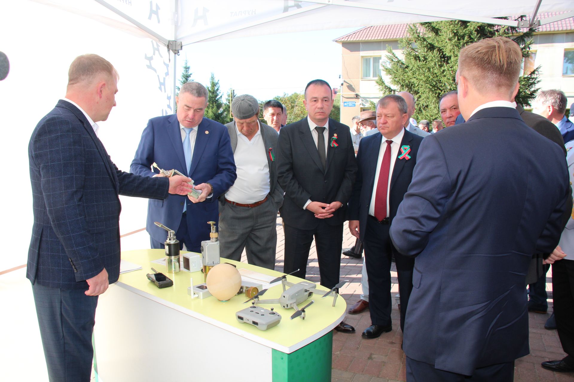 День Республики, День города и День нефтяника в Нурлате начались с церемонии награждения