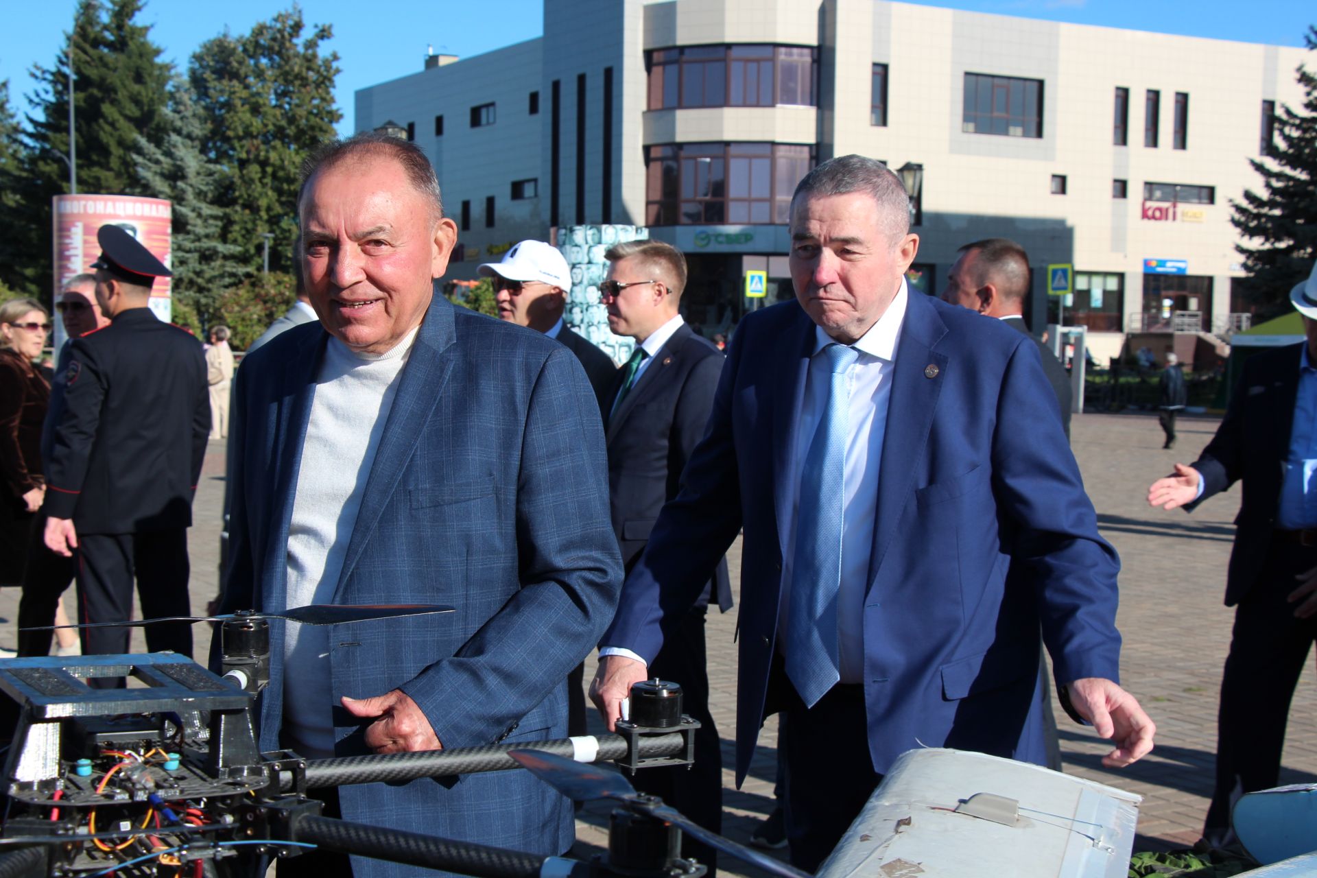 День Республики, День города и День нефтяника в Нурлате начались с церемонии награждения