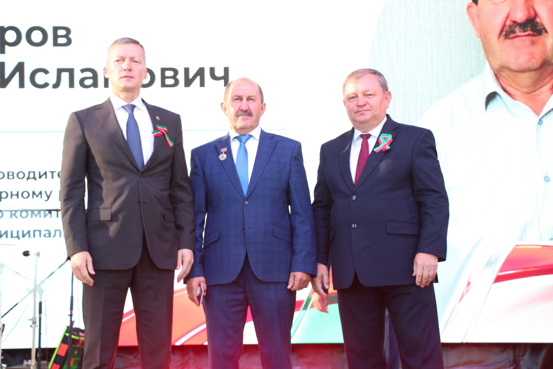 День Республики, День города и День нефтяника в Нурлате начались с церемонии награждения