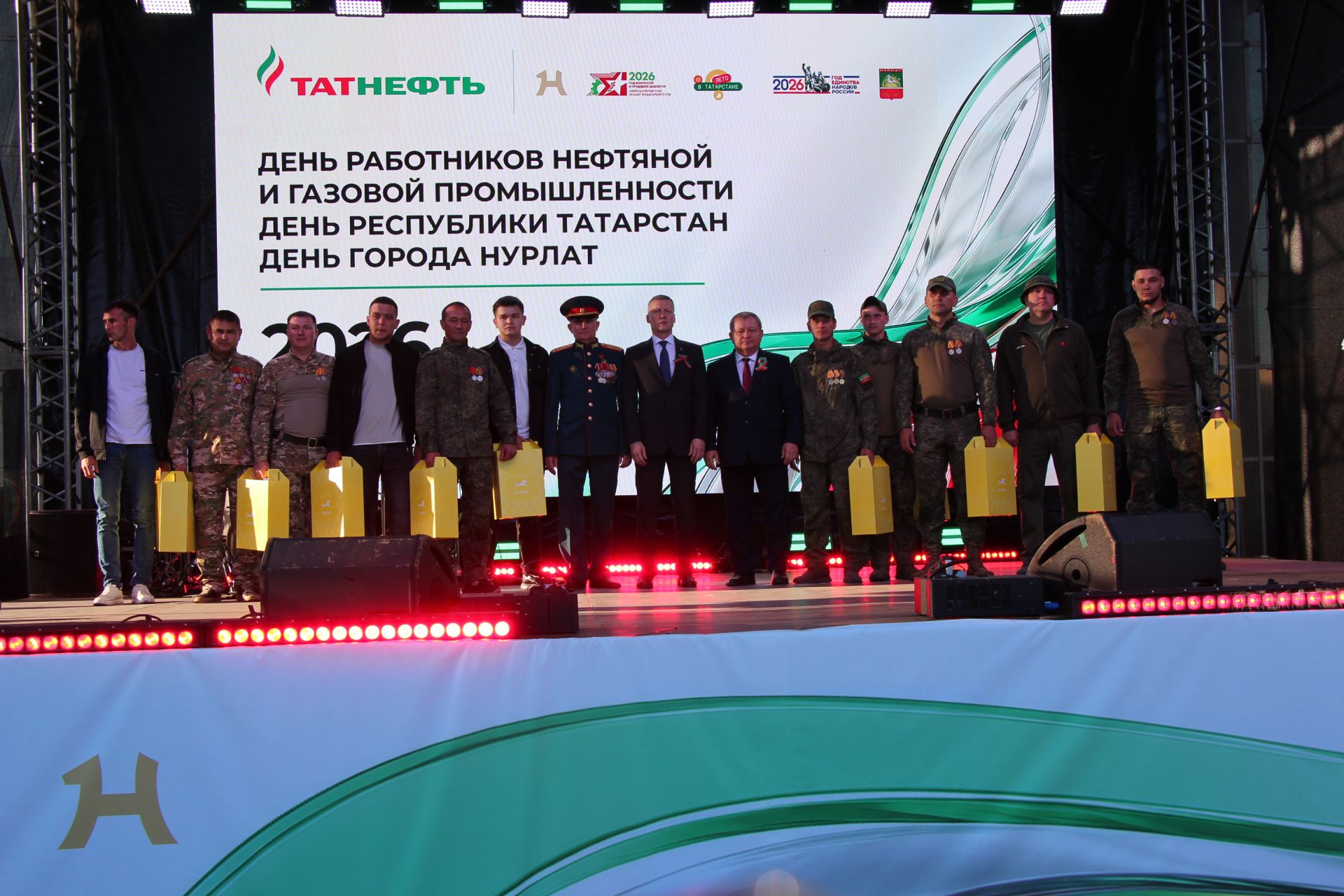 День Республики, День города и День нефтяника в Нурлате начались с церемонии награждения